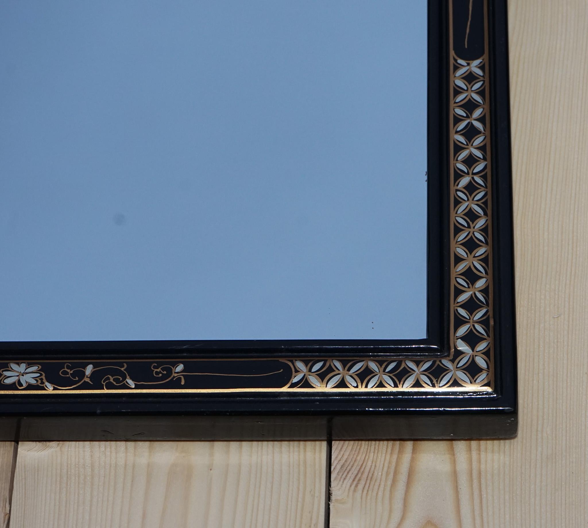 VINTAGE CHINESE ORIENTAL CHINOISERIE ORNATE LACQUERED WALL MiRROR For Sale 2