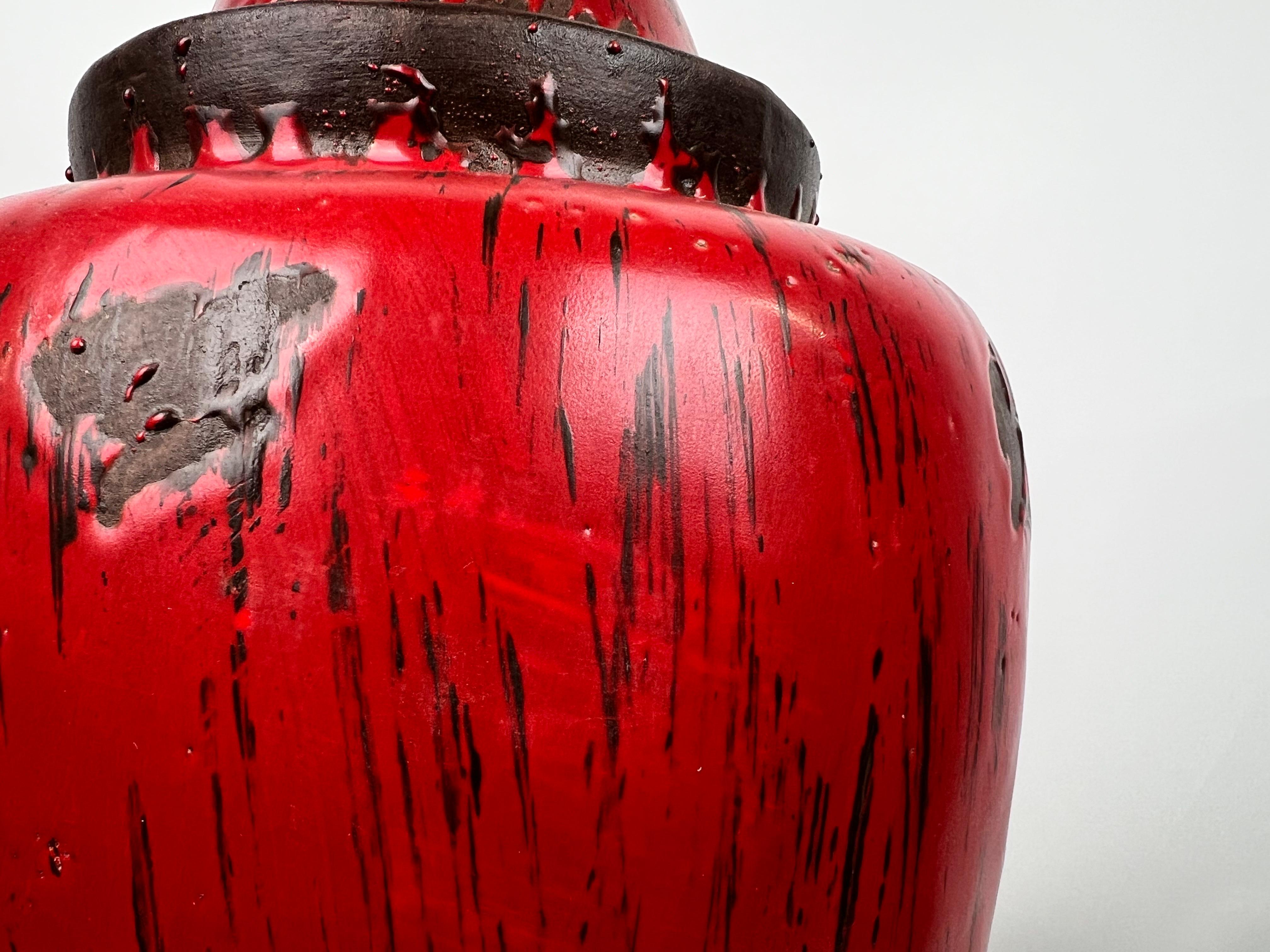 Vaso orientale cinese d'epoca in ceramica rossa con coperchio dal design anticato in vendita 6