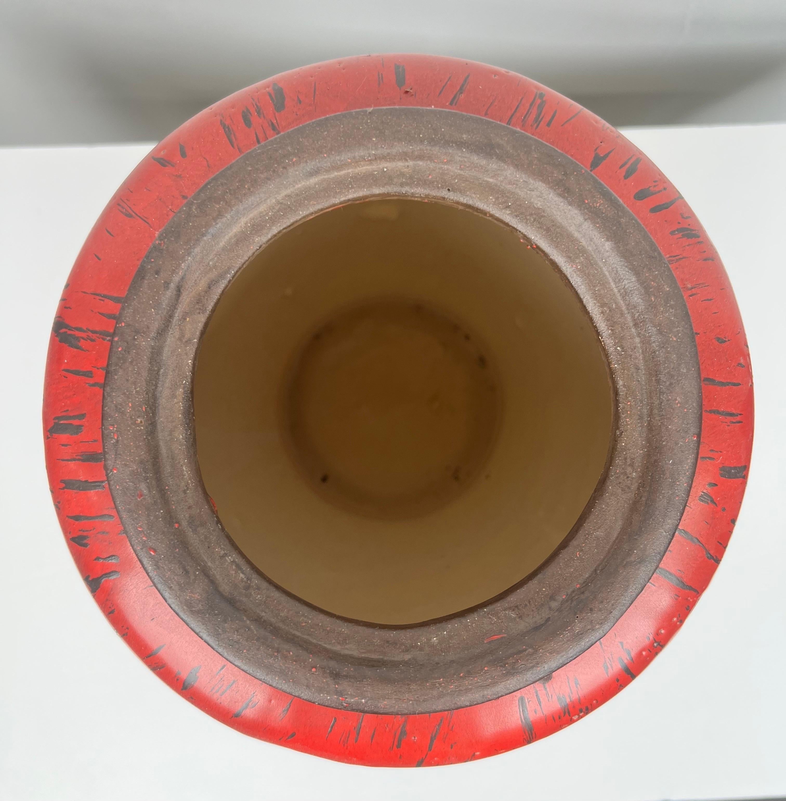 Vaso orientale cinese d'epoca in ceramica rossa con coperchio dal design anticato in vendita 8