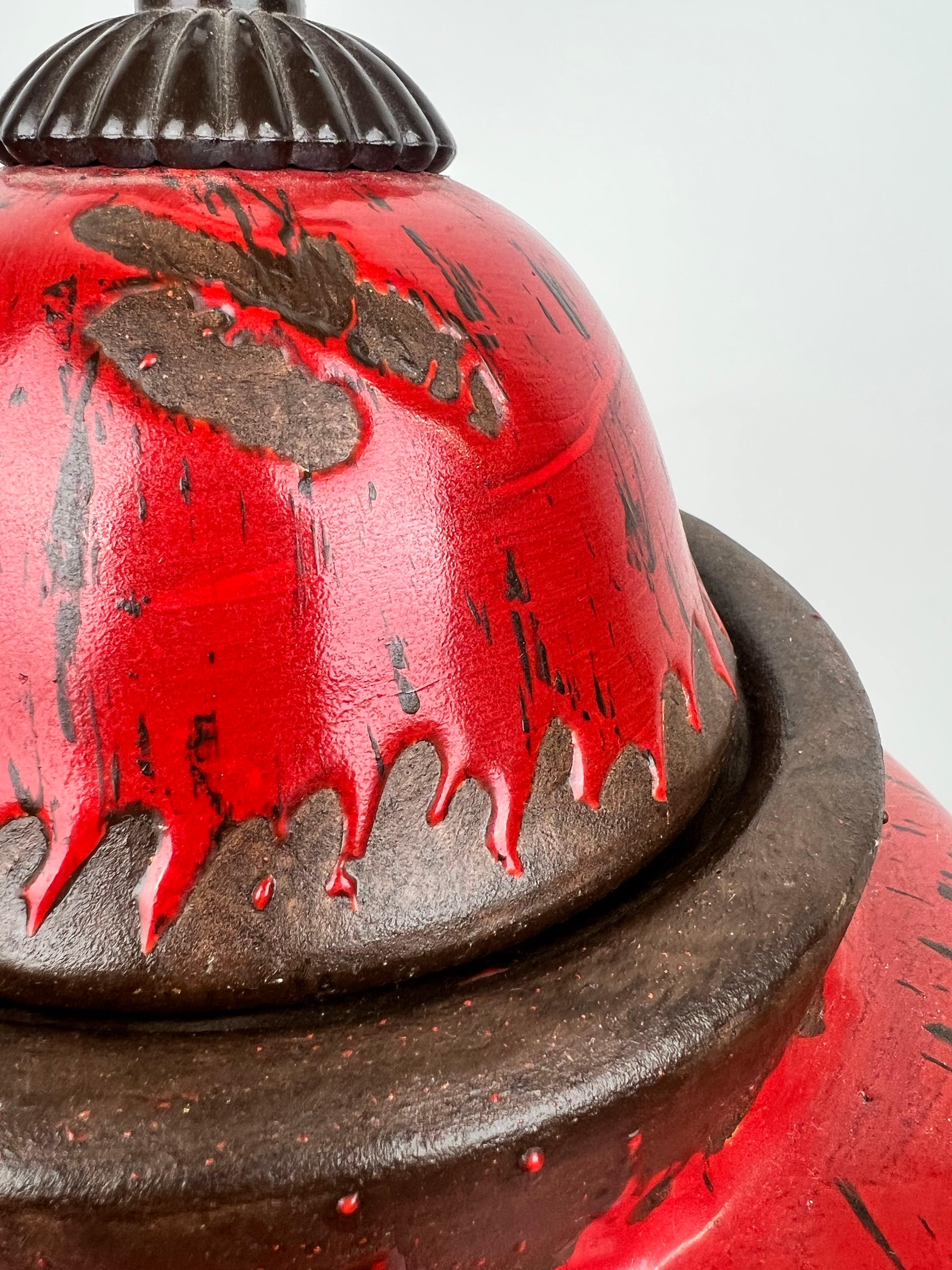 Vaso orientale cinese d'epoca in ceramica rossa con coperchio dal design anticato in vendita 1