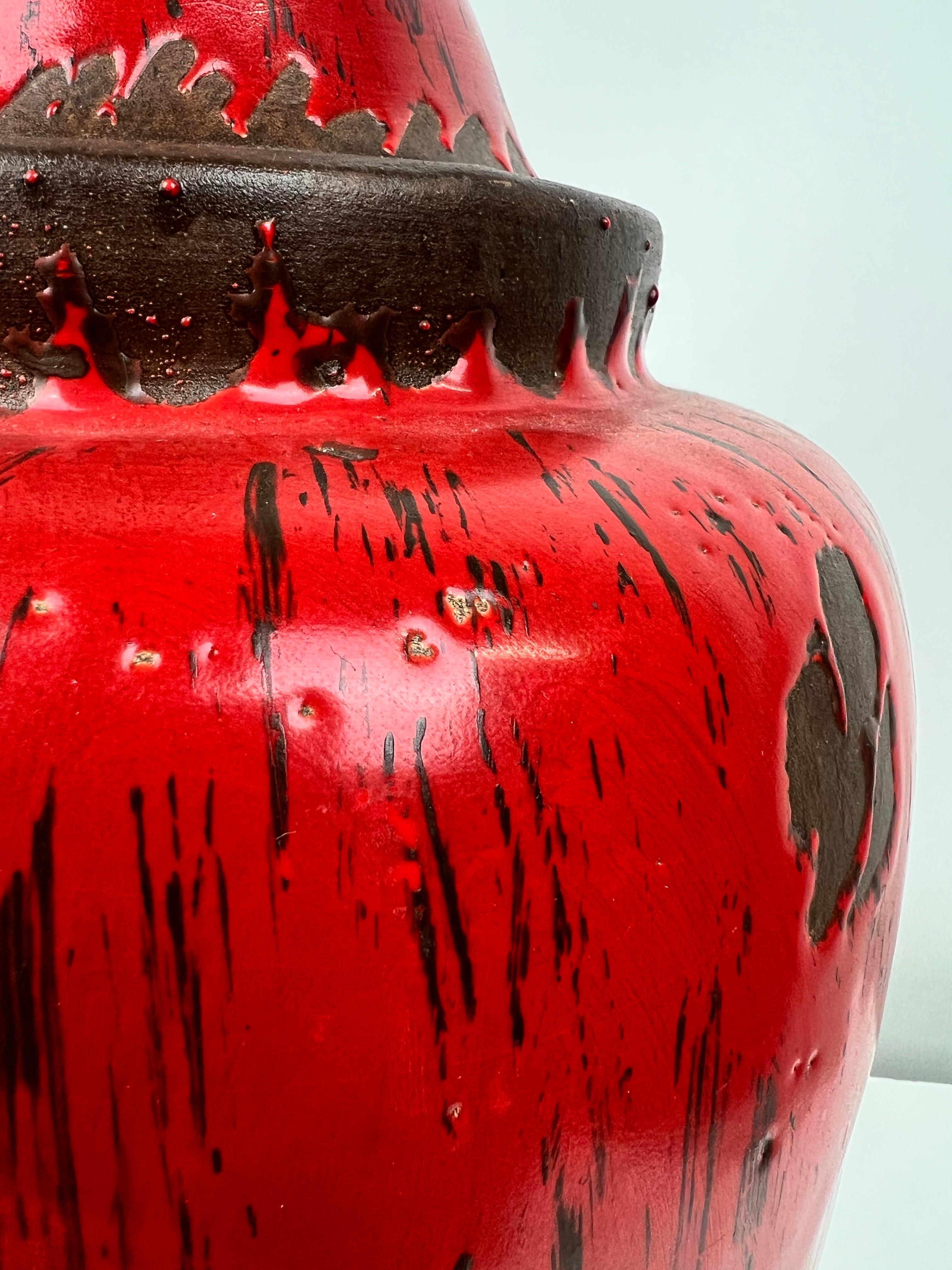 Vaso orientale cinese d'epoca in ceramica rossa con coperchio dal design anticato in vendita 2