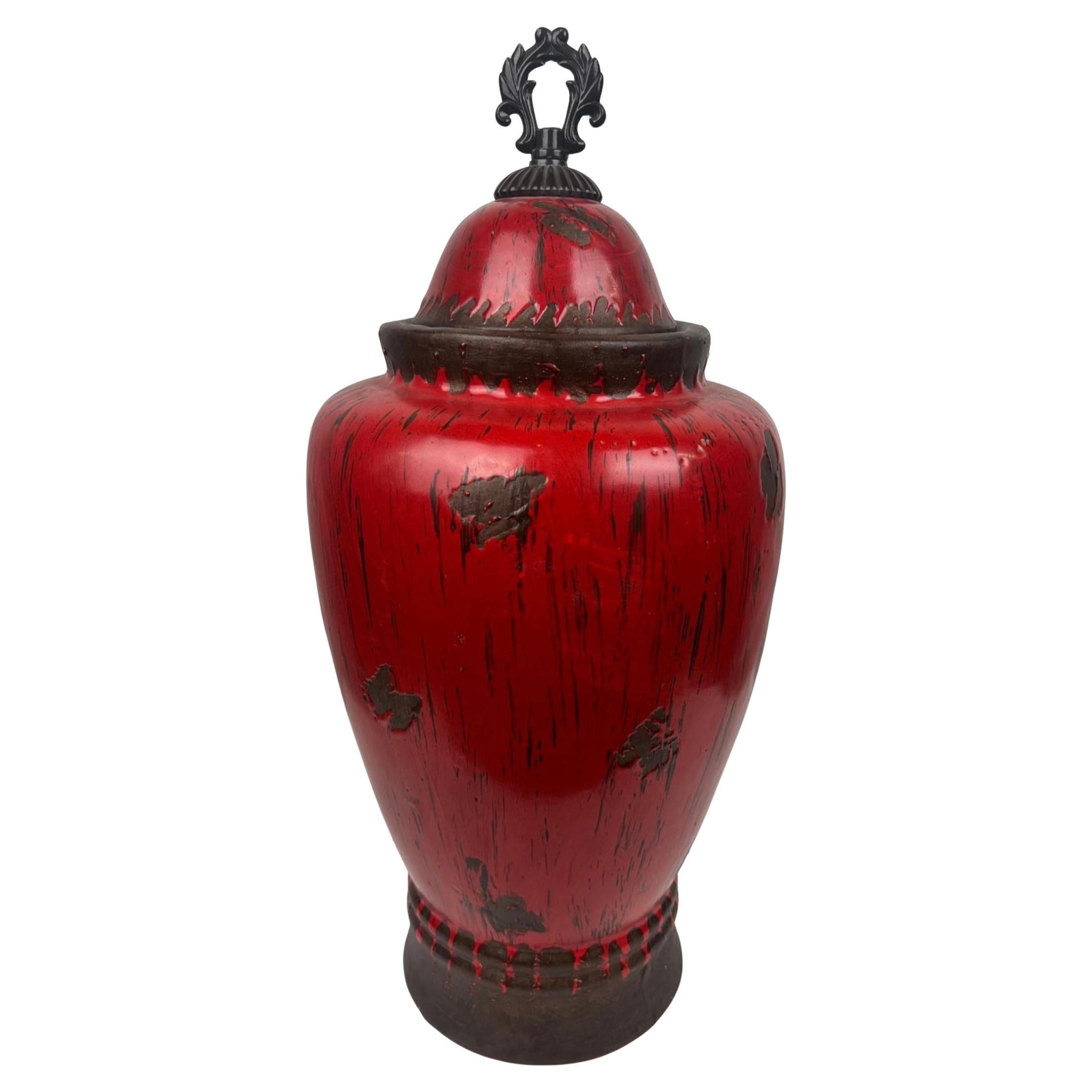 Vase vintage en poterie chinoise orientale rouge avec couvercle au design antique