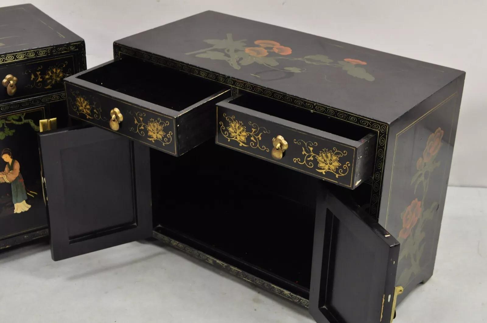 Chinesische, orientalische, kleine, asiatische, schwarz lackierte Vintage-Schränke im Vintage-Stil, ein Paar im Angebot 3