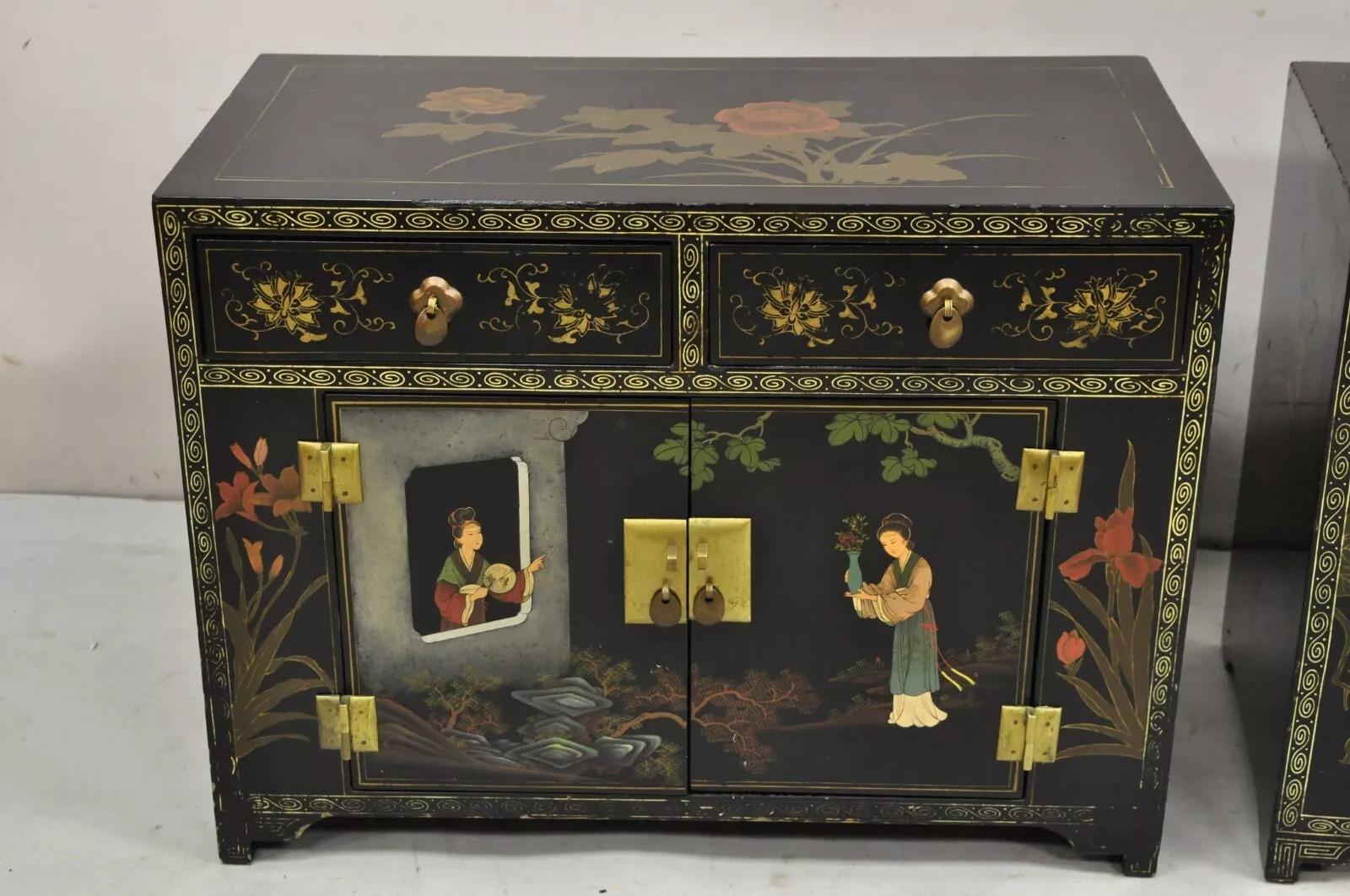 Chinesische, orientalische, kleine, asiatische, schwarz lackierte Vintage-Schränke im Vintage-Stil, ein Paar (Unbekannt) im Angebot