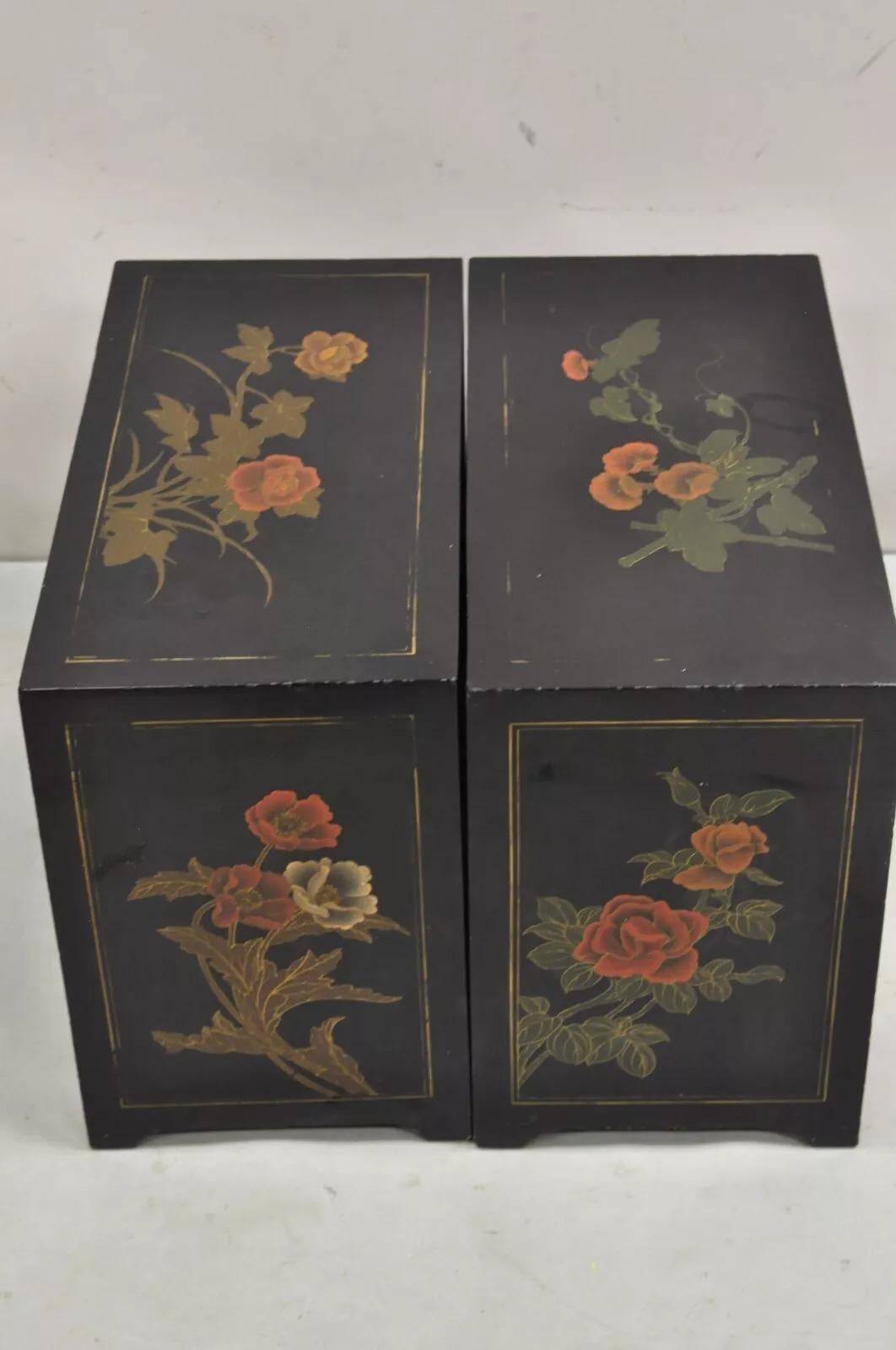 Chinesische, orientalische, kleine, asiatische, schwarz lackierte Vintage-Schränke im Vintage-Stil, ein Paar im Angebot 1