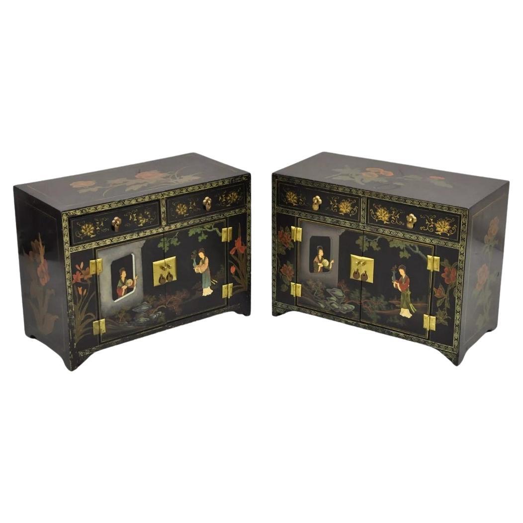Chinesische, orientalische, kleine, asiatische, schwarz lackierte Vintage-Schränke im Vintage-Stil, ein Paar