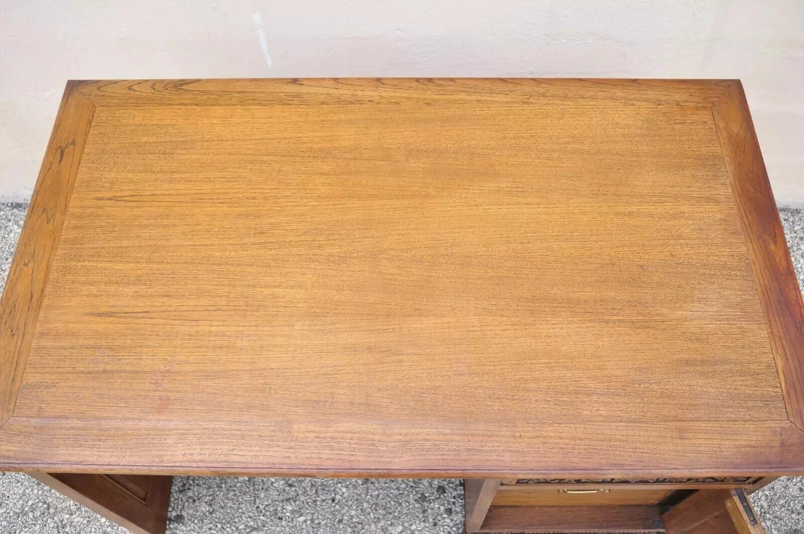 Vintage Chinese Ornately Carved Mahogany Oriental Chinoiserie Office Desk For Sale 1