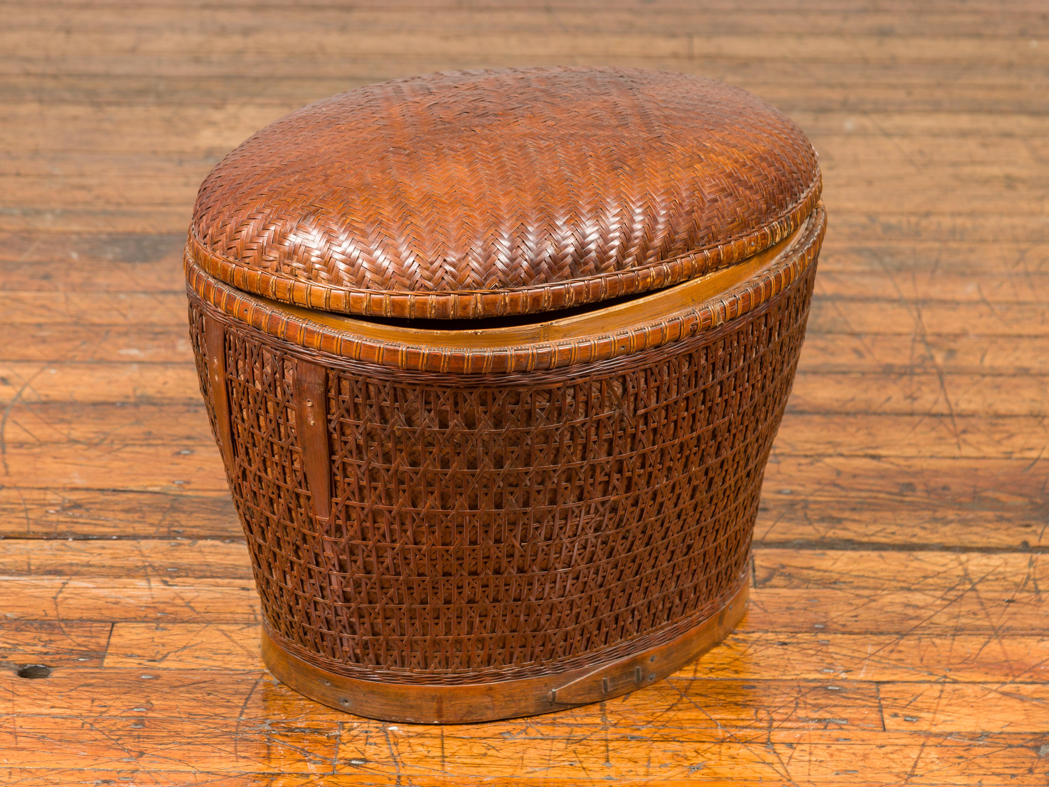Vintage Chinese Oval Woven Rattan Basket with Lid and Geometric Motifs For Sale 5