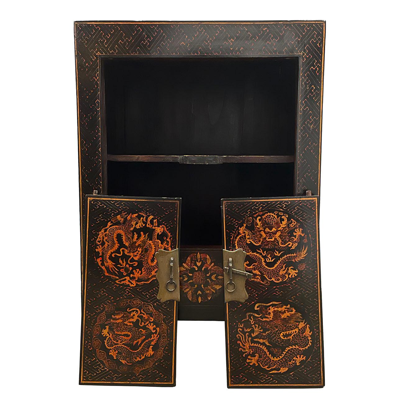 Vintage Chinese Painted Dragon Night Stand/End Table In Good Condition For Sale In Pomona, CA