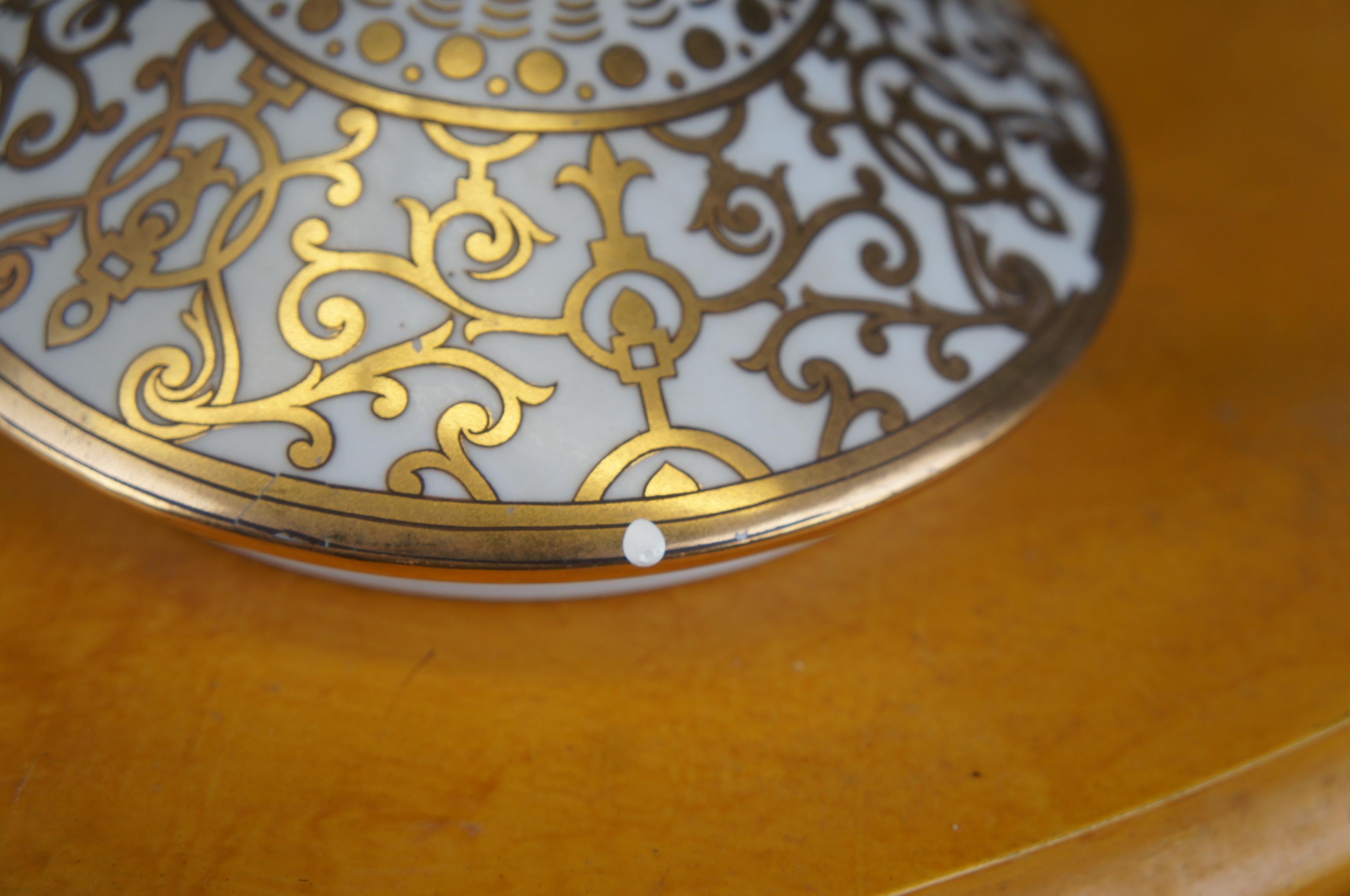 Vintage Chinese Painted Porcelain Polychrome Lidded Trophy Urns Medieval Scene For Sale 7