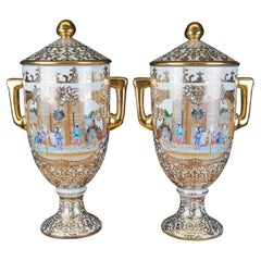 Chinesische bemalte, polychrome Vintage-Trophäenurnen aus Porzellan mit Deckel, mittelalterliche Szene