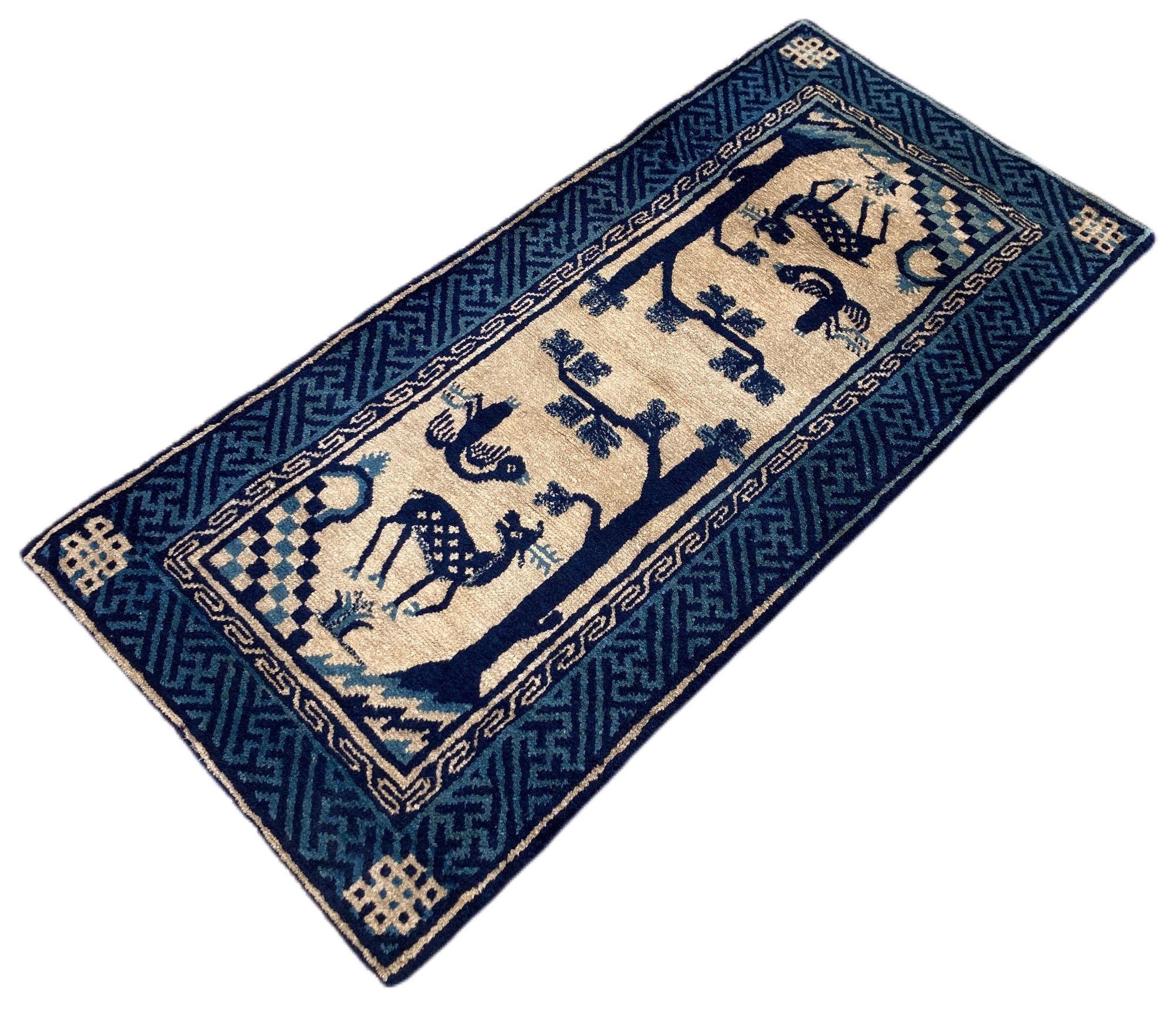 Vintage Chinese Pao-Tao Rug 1.20m x 0.58m In Good Condition For Sale In St. Albans, GB