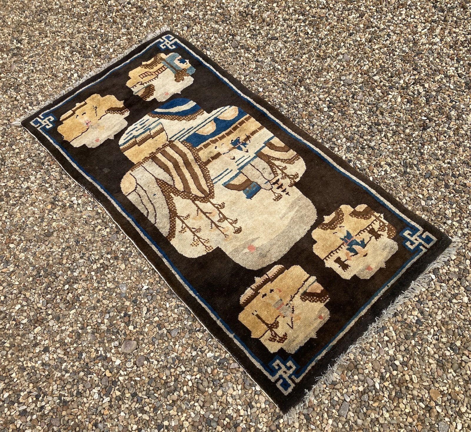 Vintage Chinese Pao-Tao Rug In Good Condition For Sale In St. Albans, GB