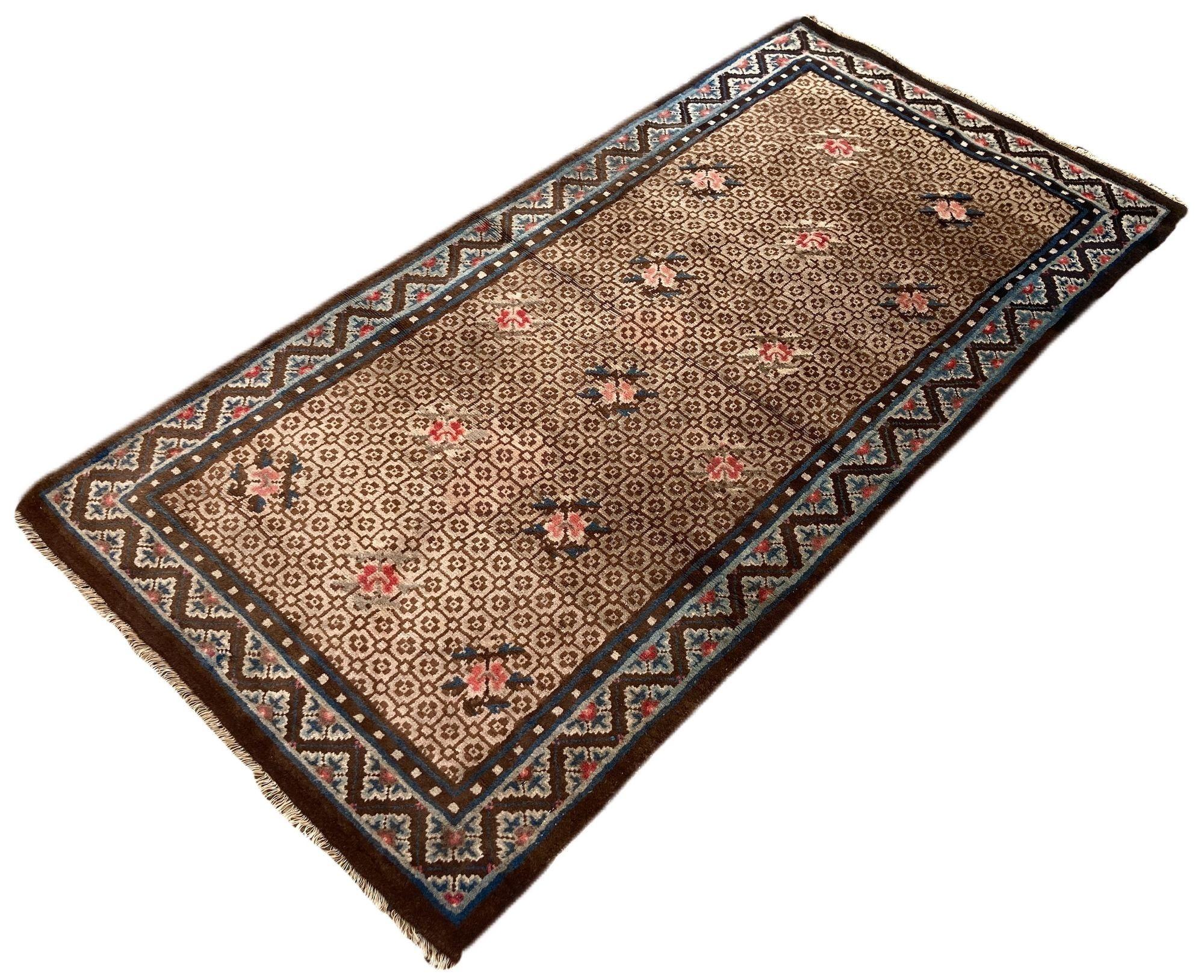 Vintage Chinese Pao-Tao Rug In Good Condition For Sale In St. Albans, GB