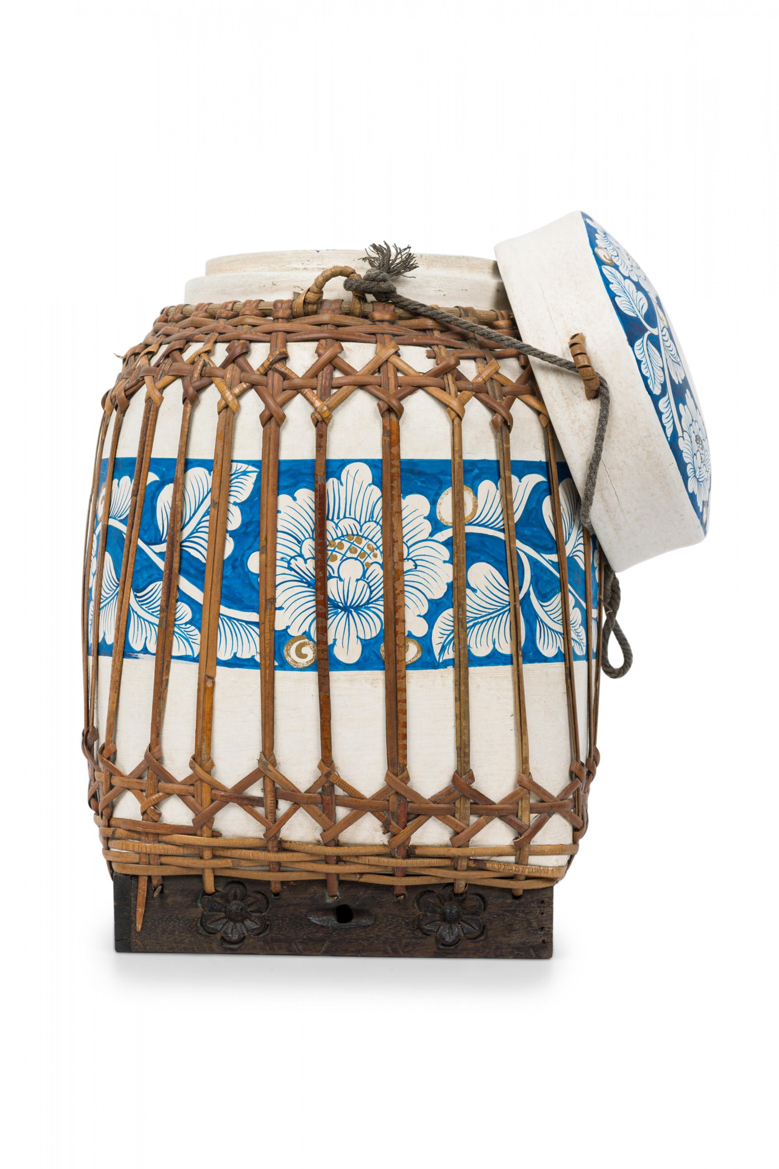 Wicker Vintage Chinese Papier-Mache Blue and White Basket with Lid For Sale