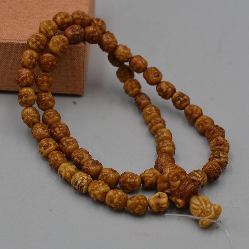 Collier chinois vintage sculpté de têtes d'arhats en pierre de pêche en vente 3