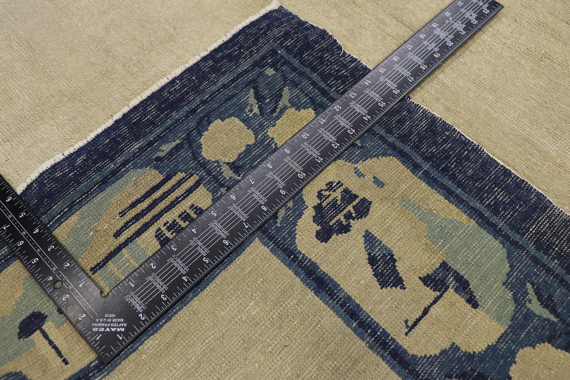 Noué à la main Ancien tapis pictural chinois de Pékin de style Pékin avec bordure en cartouche en vente