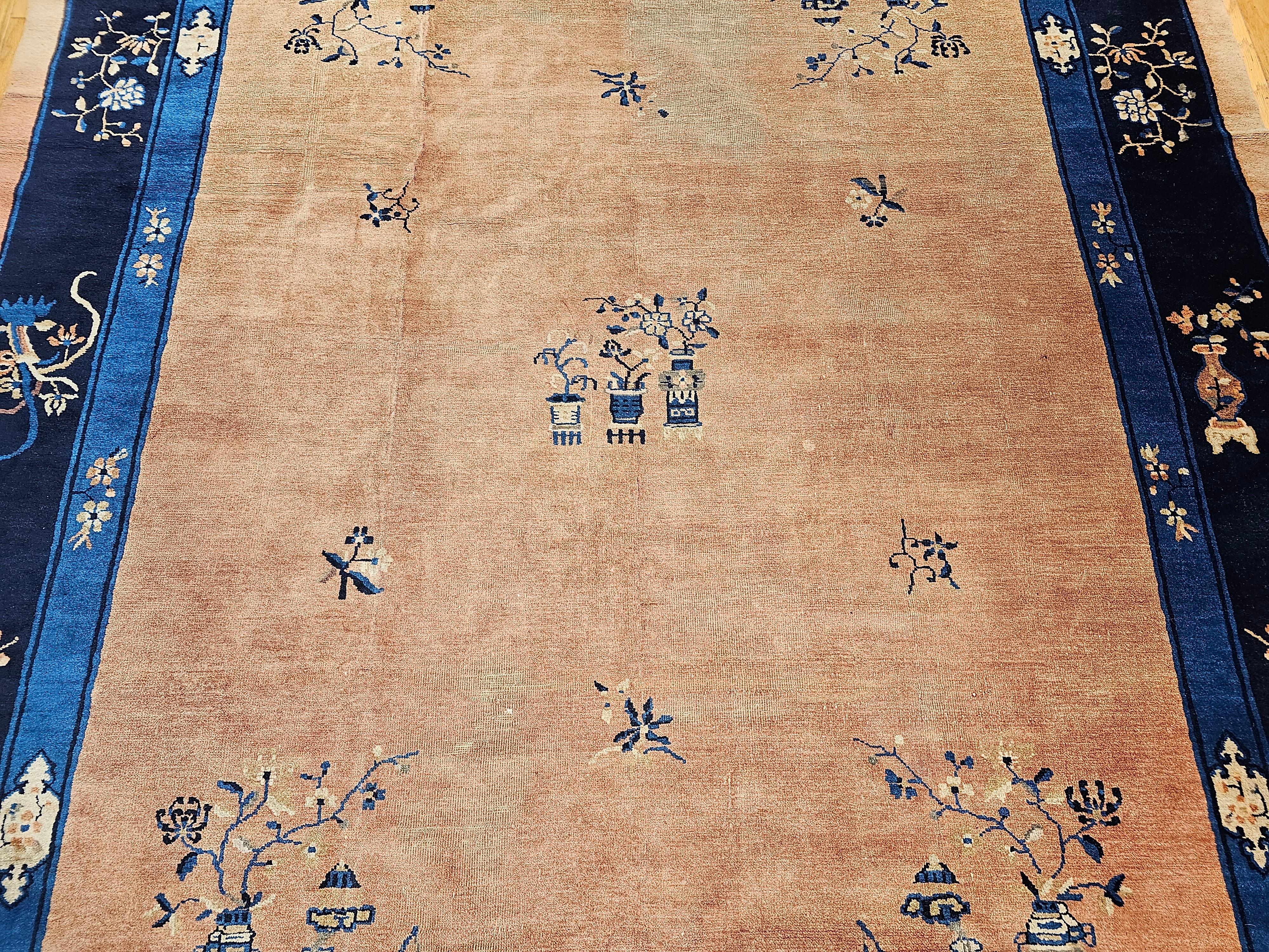 Chinesische Pekinger Vintage-Raumgröße in blassem Pfirsich, Marineblau, Französisch Blau im Zustand „Gut“ im Angebot in Barrington, IL
