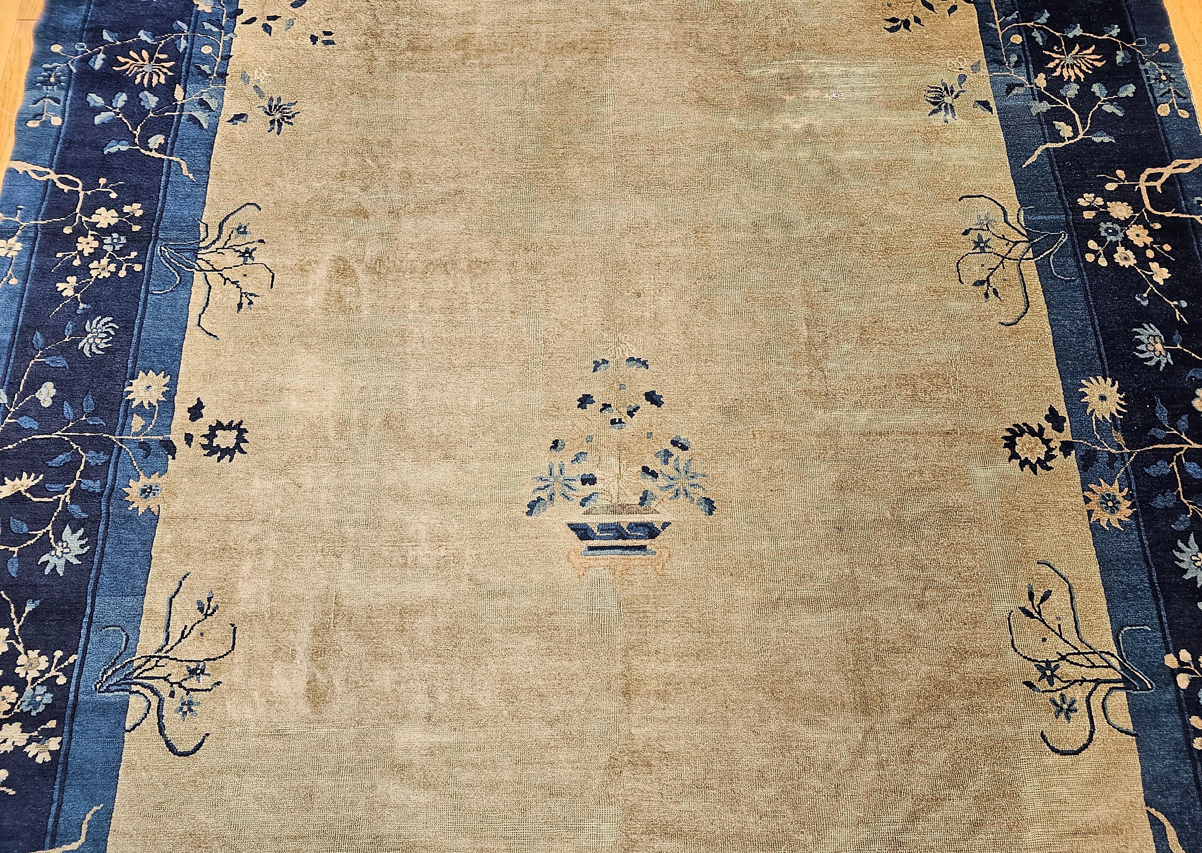 Vintage Chinese Peking Room Size Teppich in Stroh, Grau, Marine, French Blue (Handgeknüpft) im Angebot