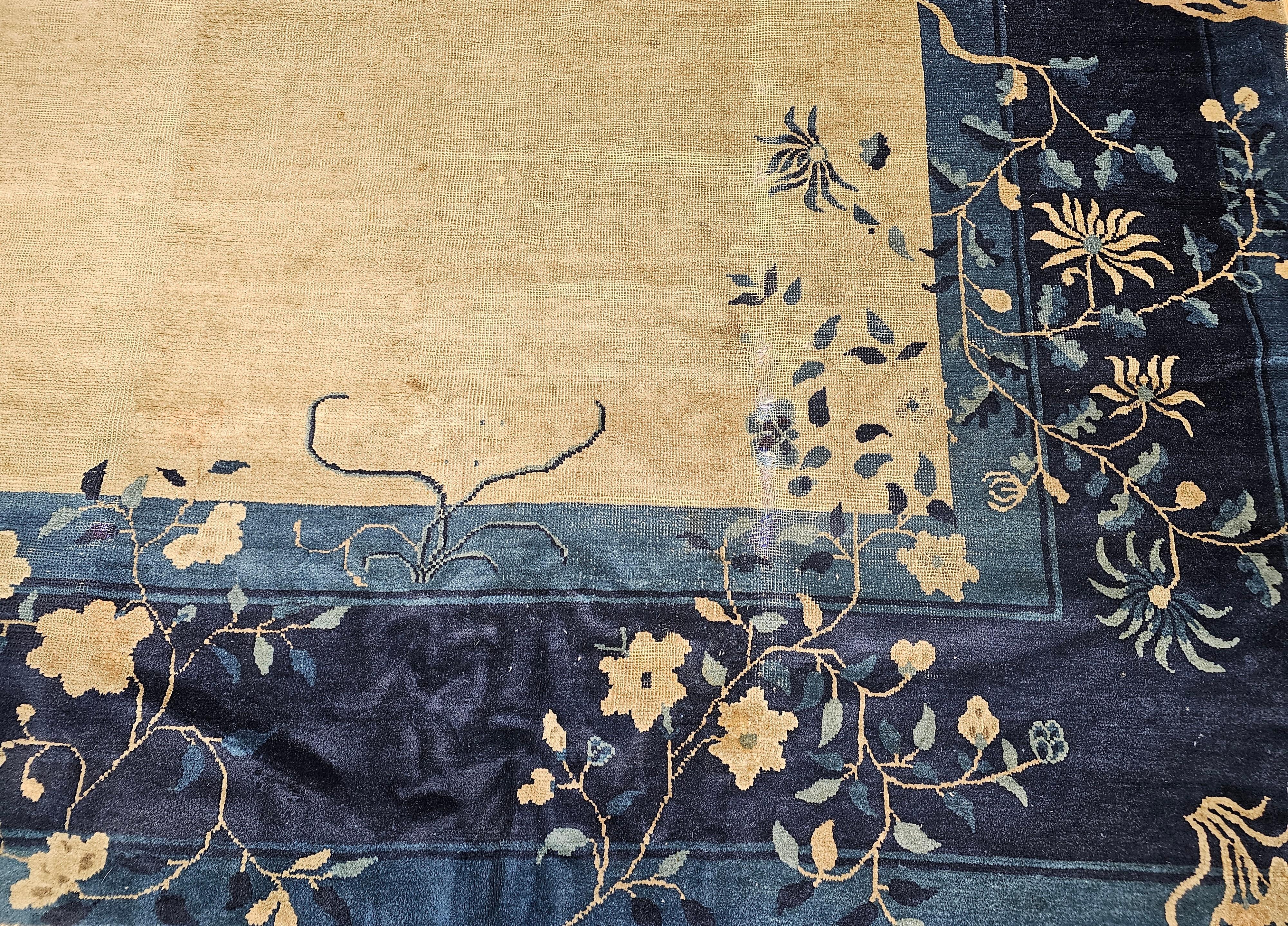 Vintage Chinese Peking Room Size Teppich in Stroh, Grau, Marine, French Blue im Angebot 1
