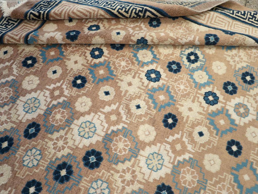 XX secolo Tappeto cinese vintage di Pechino di piccole dimensioni per la stanza in vendita