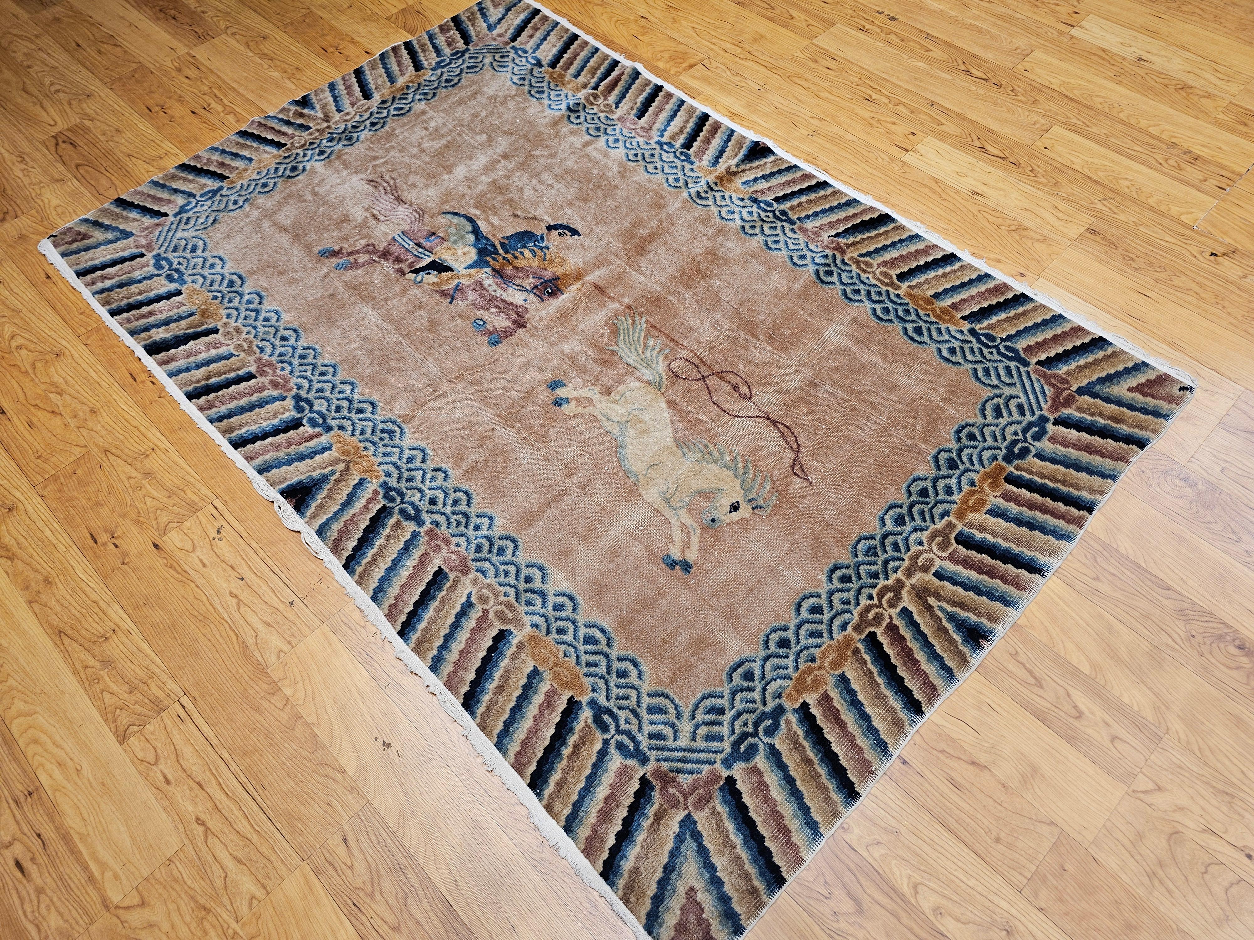 Chinesischer, malerischer Vintage-Teppich mit Reiter, Reiter und Wildpferd-Szene, Vintage im Angebot 9