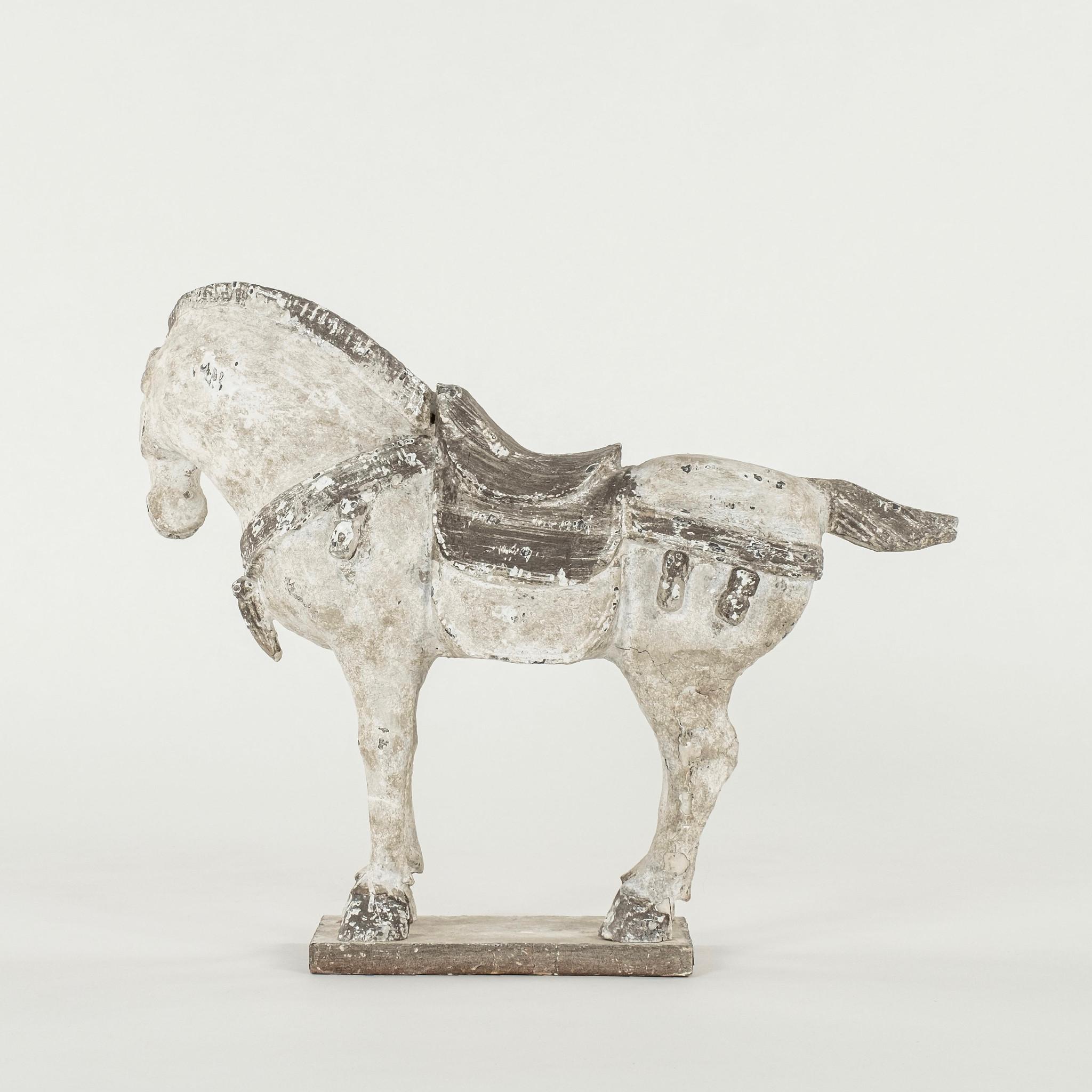 Policromo Cavallo cinese d'epoca in gesso in stile Tang in vendita