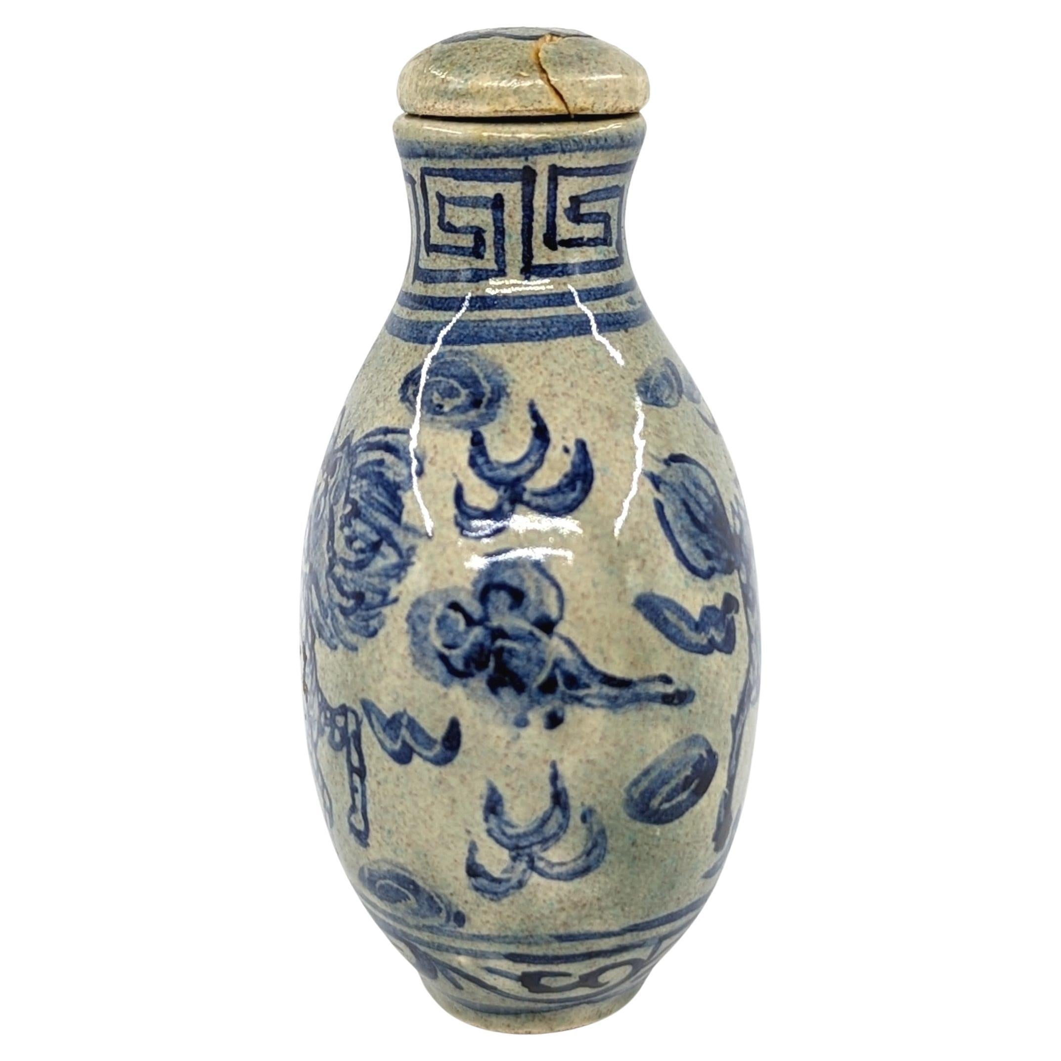 Vintage Chinese Porcelain Blue & White Qilin Snuff Bottle Early 20c Republic ROC In Fair Condition For Sale In Richmond, CA