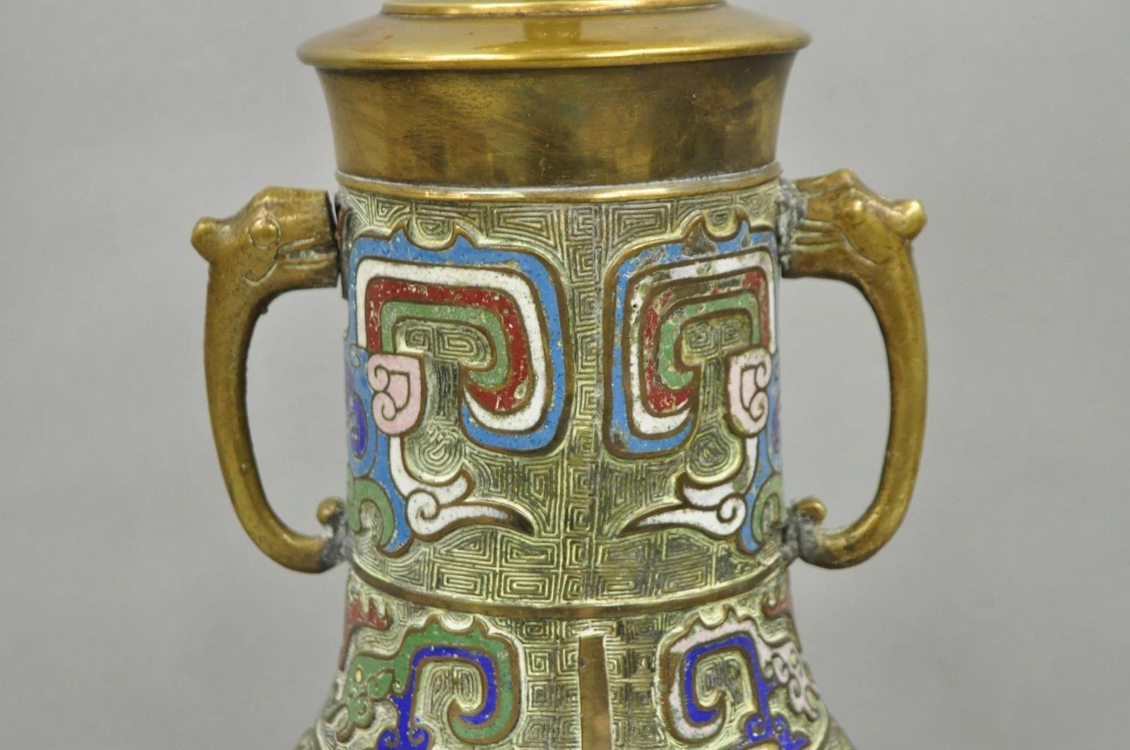 Vintage Chinesisch Porzellan Emaille Bronze Cloisonne Champleve Vase Tischlampe (Unbekannt) im Angebot