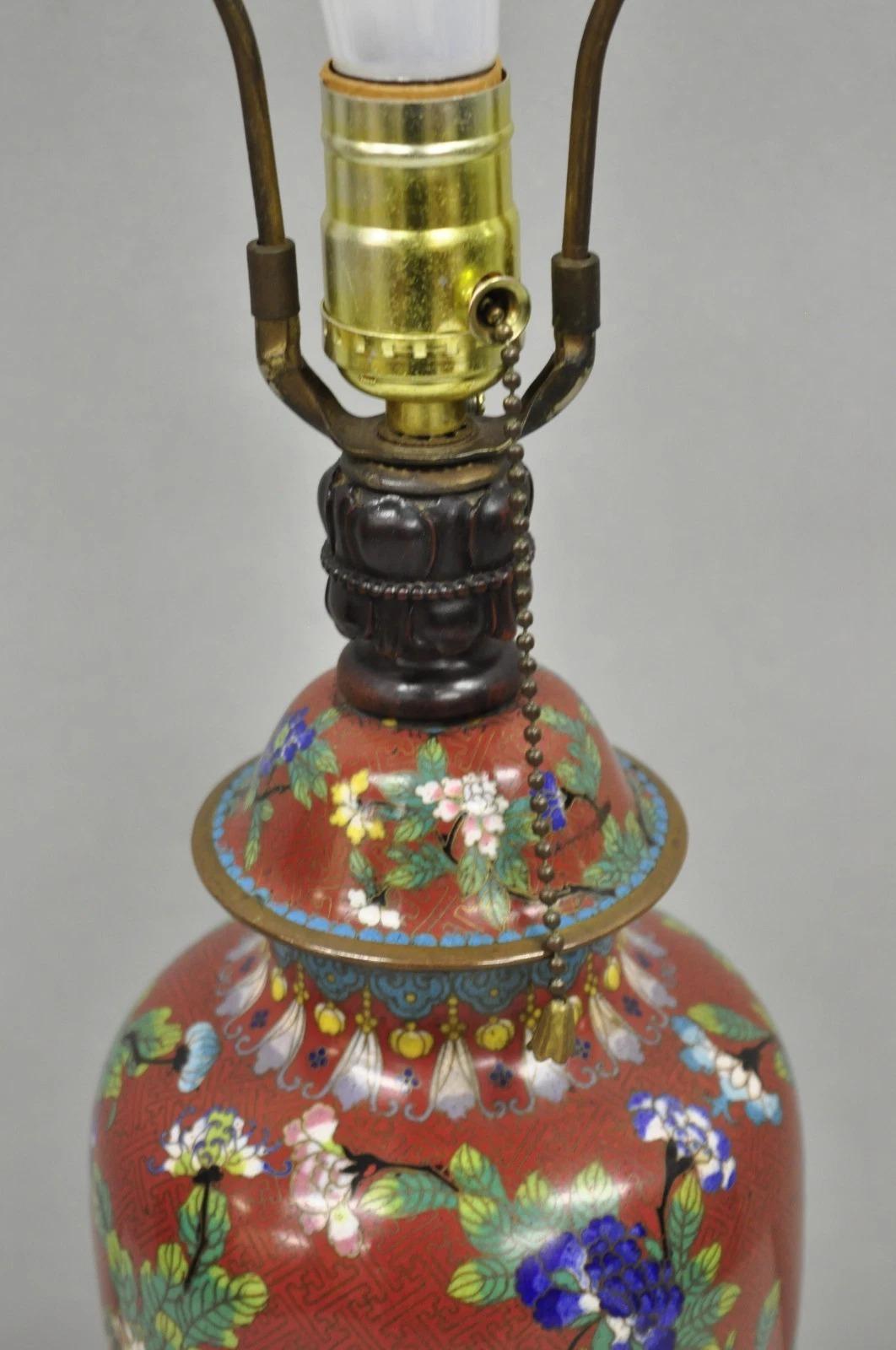 Vintage Chinese Porcelain Enamel Bronze Red Cloisonne Champleve Vase Table Lamp In Good Condition For Sale In Philadelphia, PA
