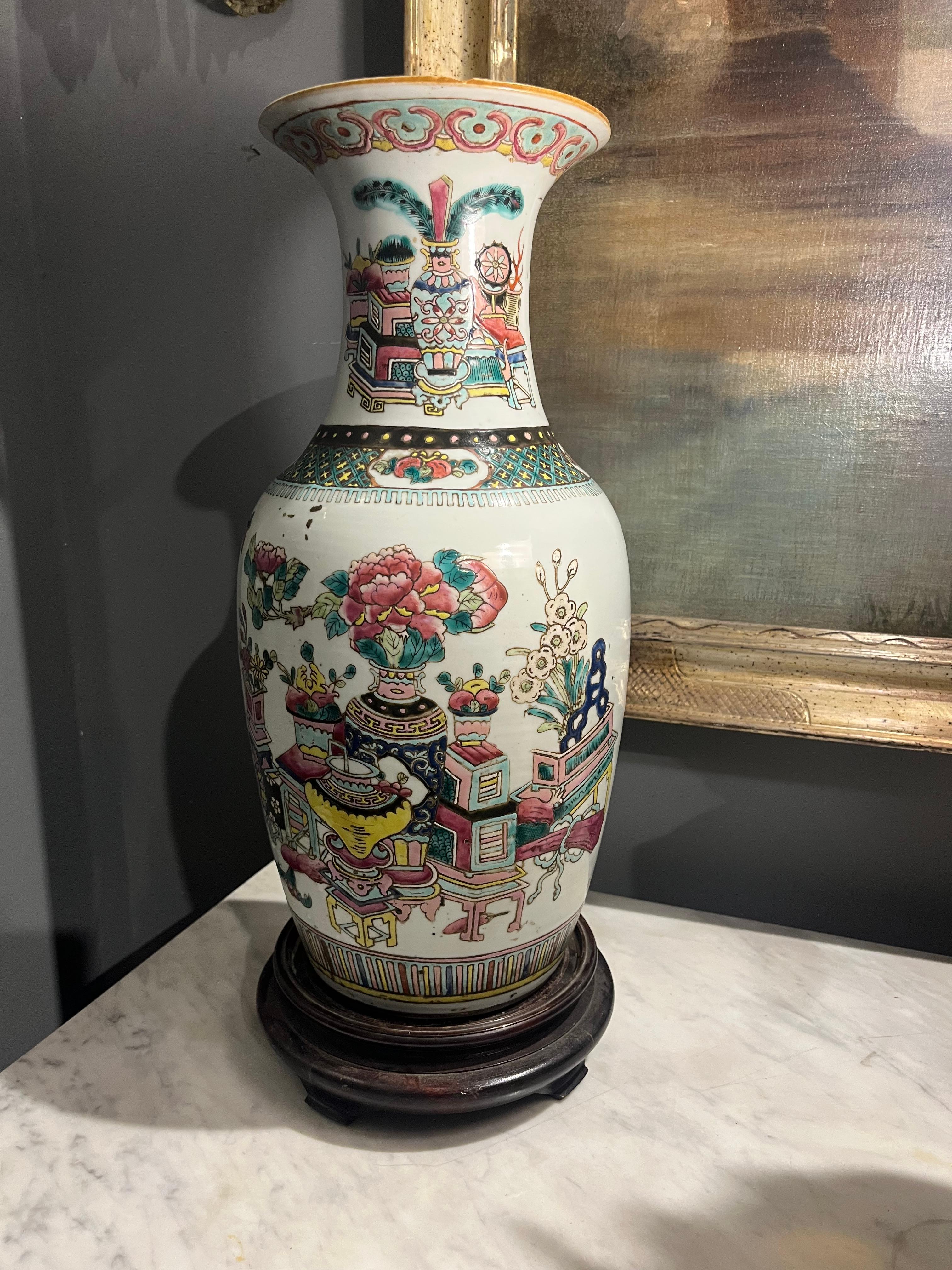 Esportazione cinese vintage chinese porcelain enamel vase in vendita