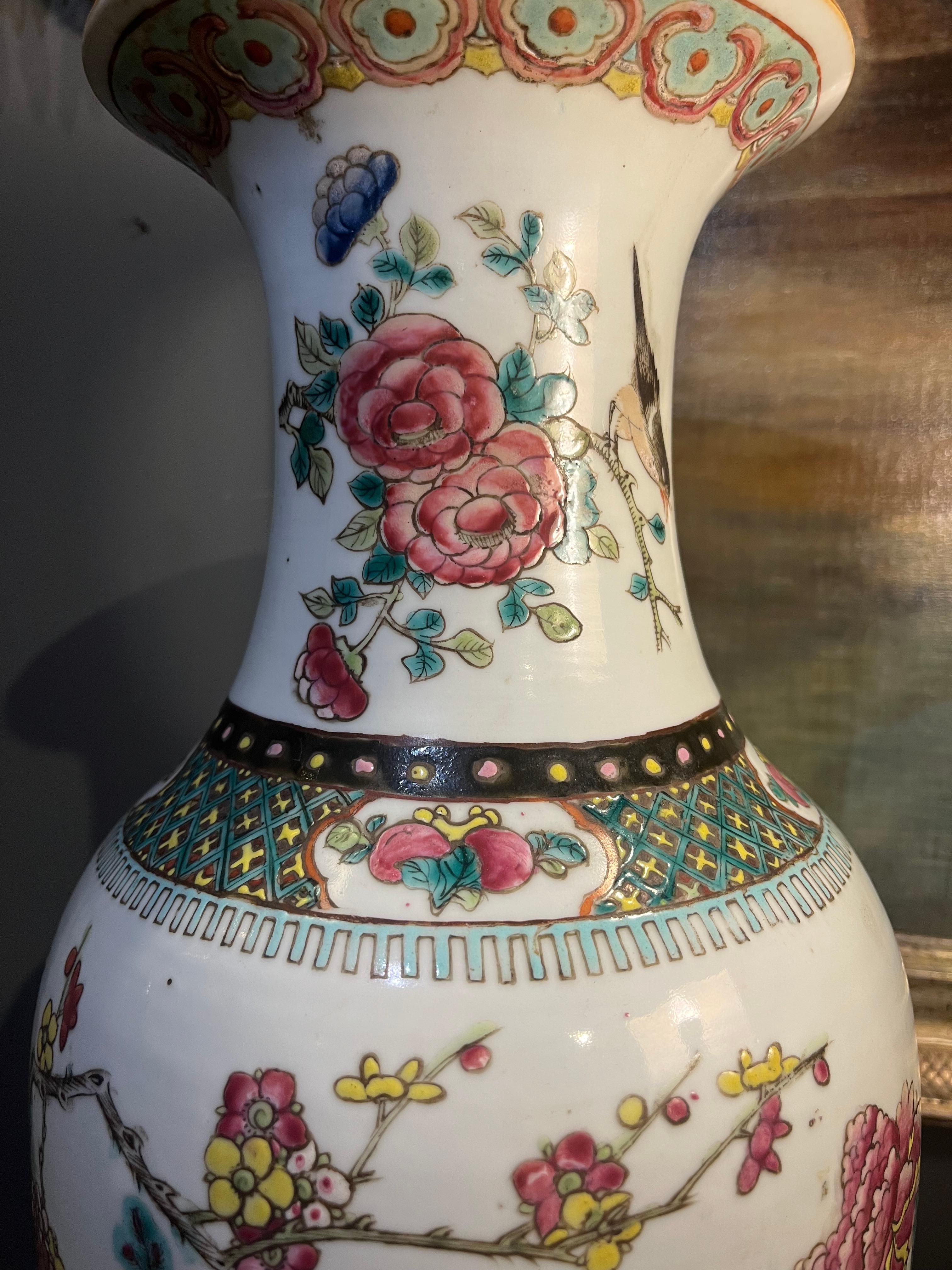 vintage chinese porcelain enamel vase in vendita 1
