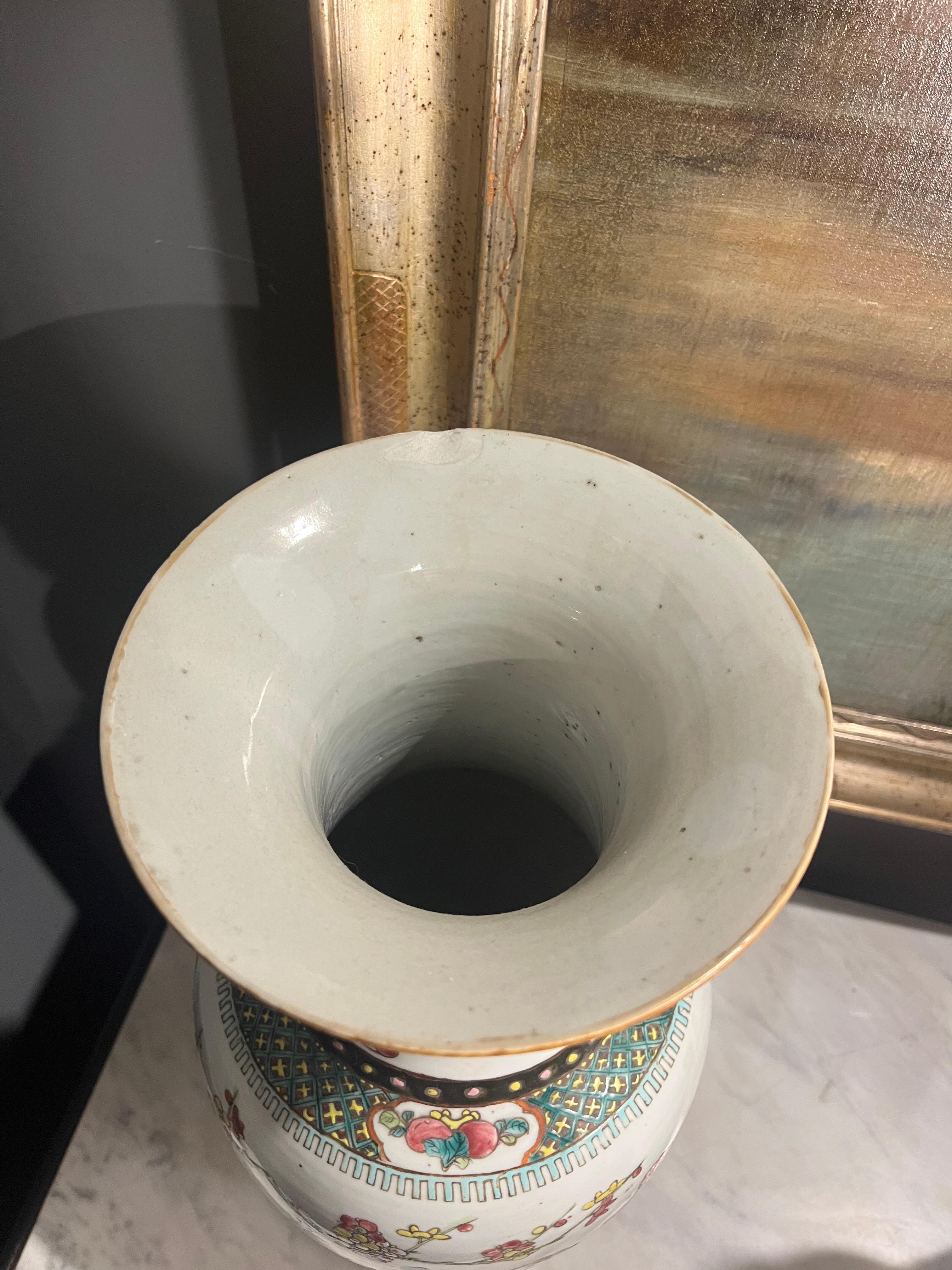 vintage chinese porcelain enamel vase in vendita 2