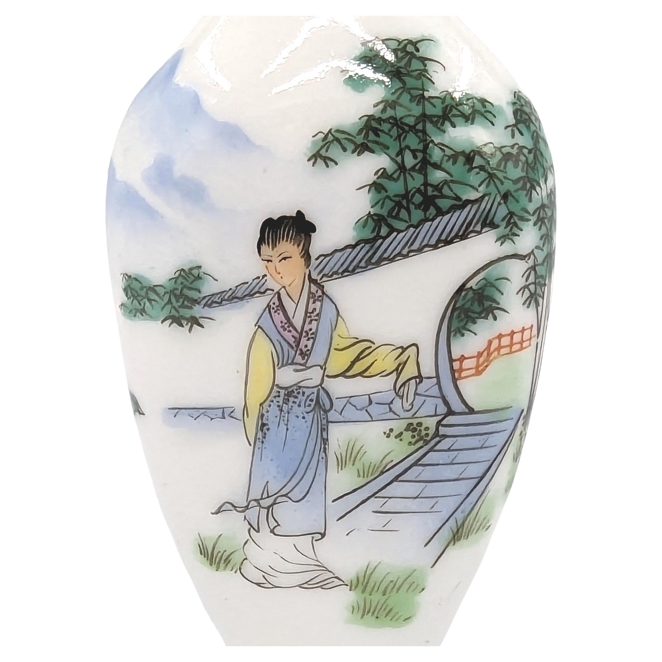 Qing Vintage Chinese Porcelain Famille Rose Fencai Hand Painted Snuff Bottle 20th Cen For Sale