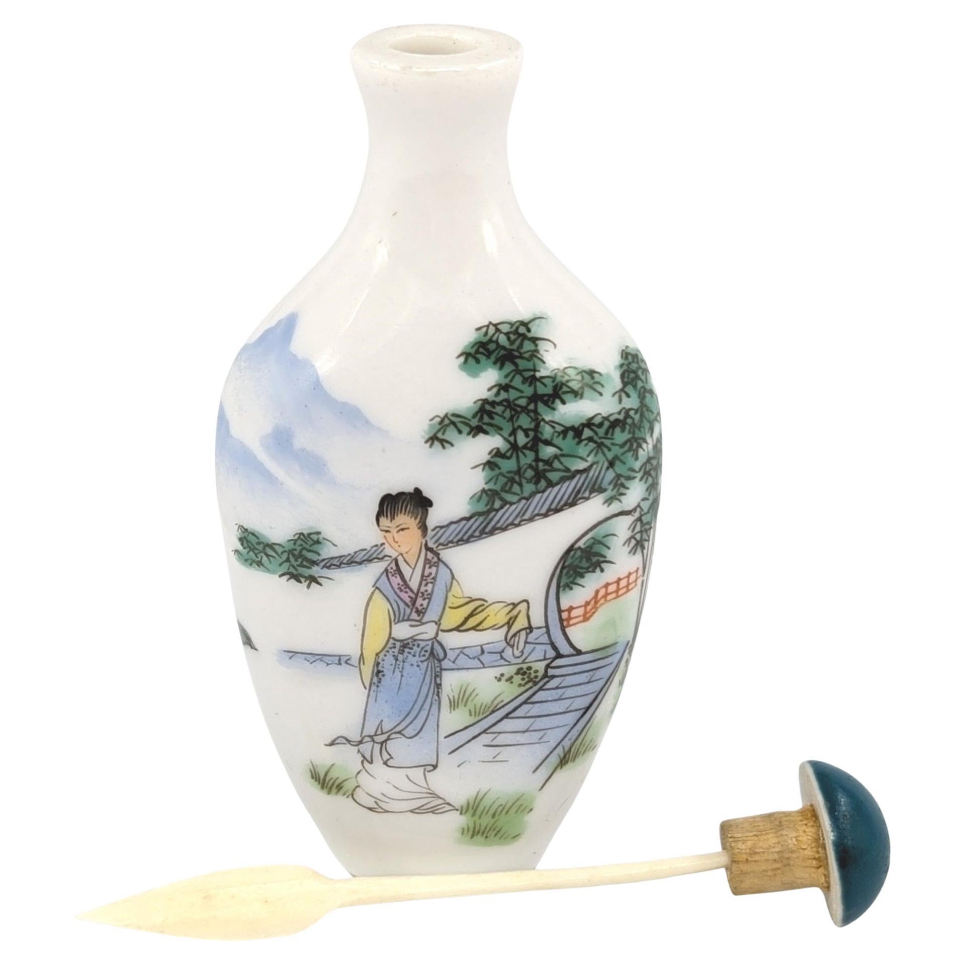 Vintage Chinese Porcelain Famille Rose Fencai Hand Painted Snuff Bottle 20th Cen For Sale 1
