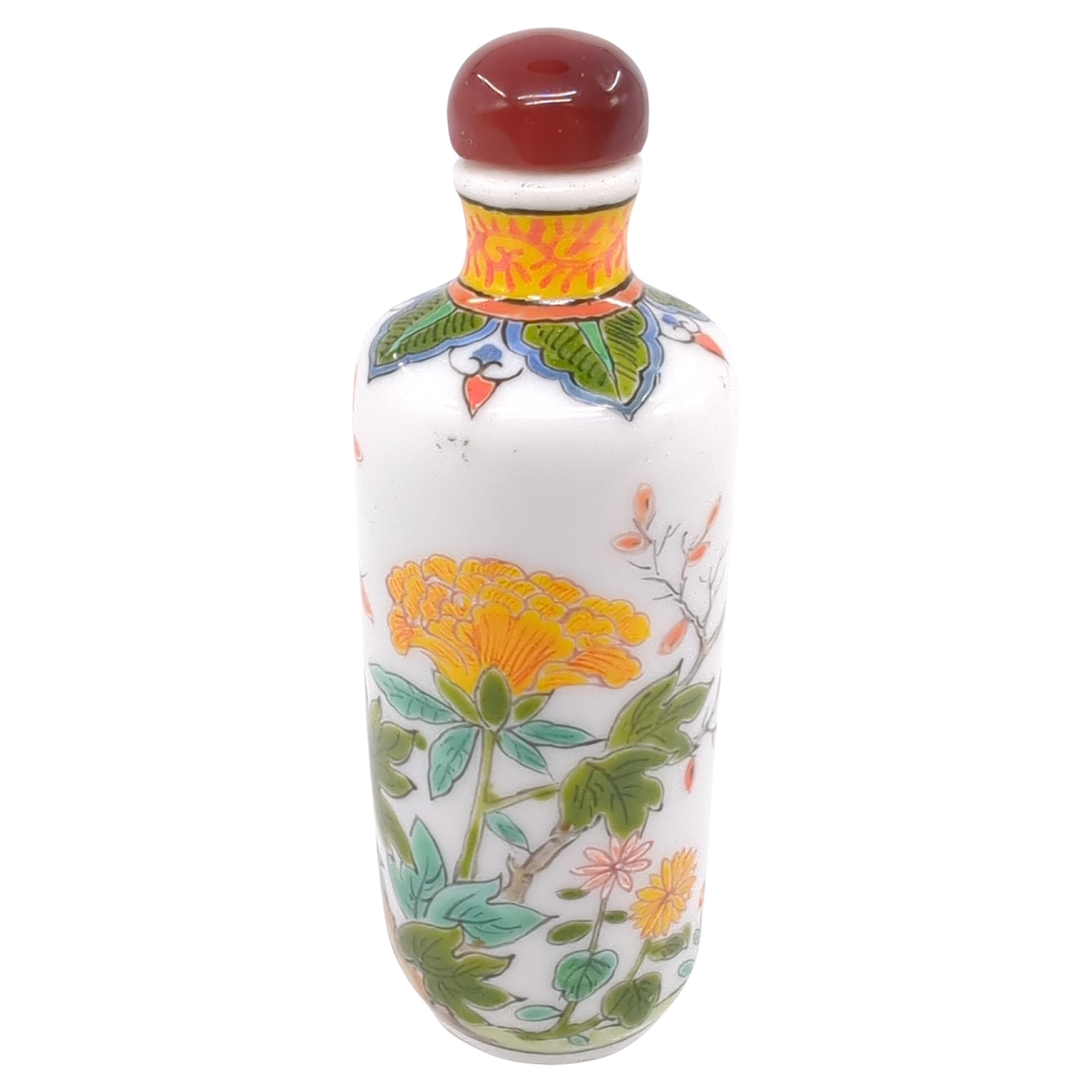 Peint à la main Bouteille de bouteille vintage Famille Rose, fleurs d'oiseaux, porcelaine chinoise, fin 20e siècle en vente
