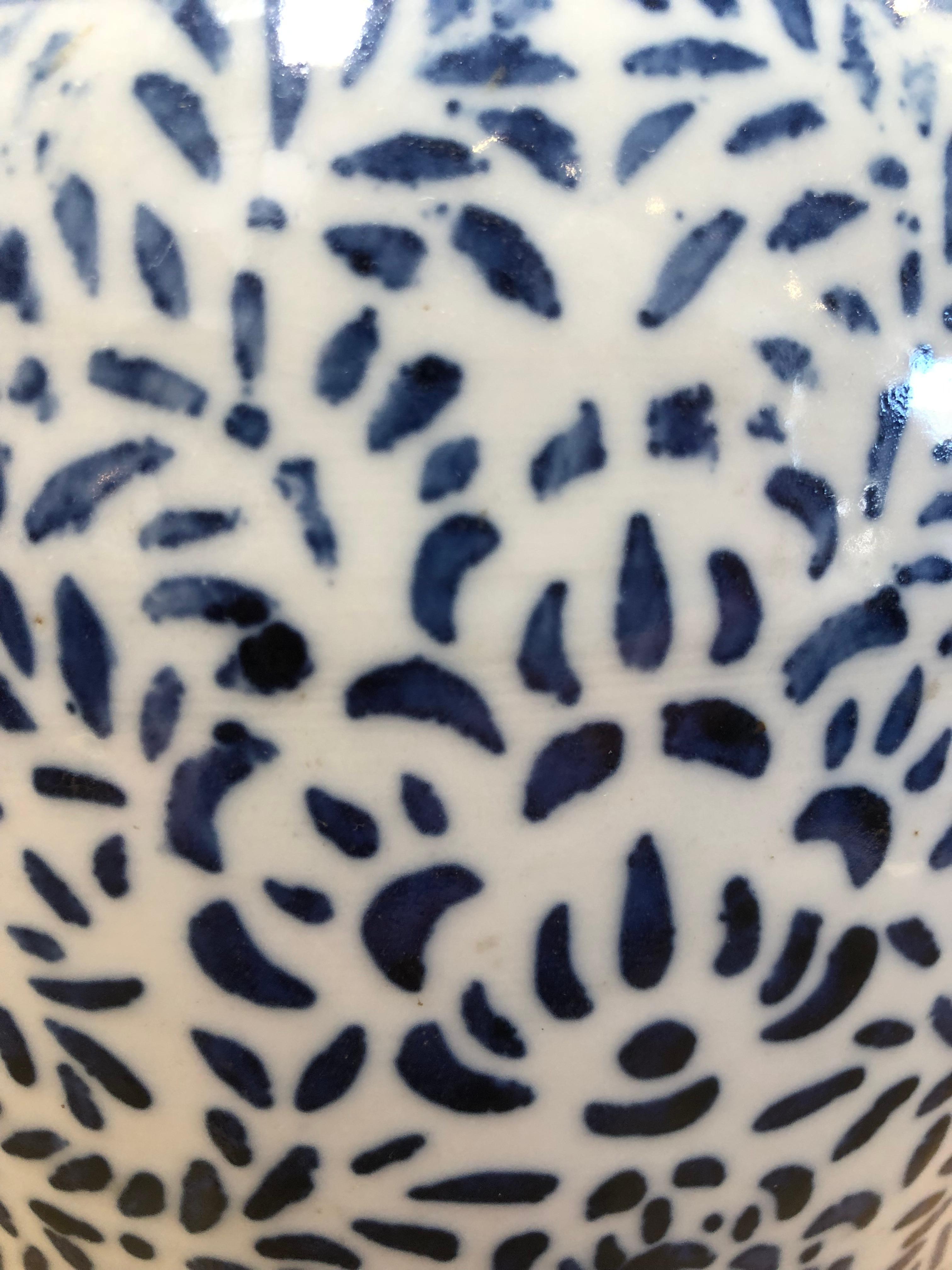 Vintage Chinese Porcelain Ginger Jar In Good Condition In Los Angeles, CA