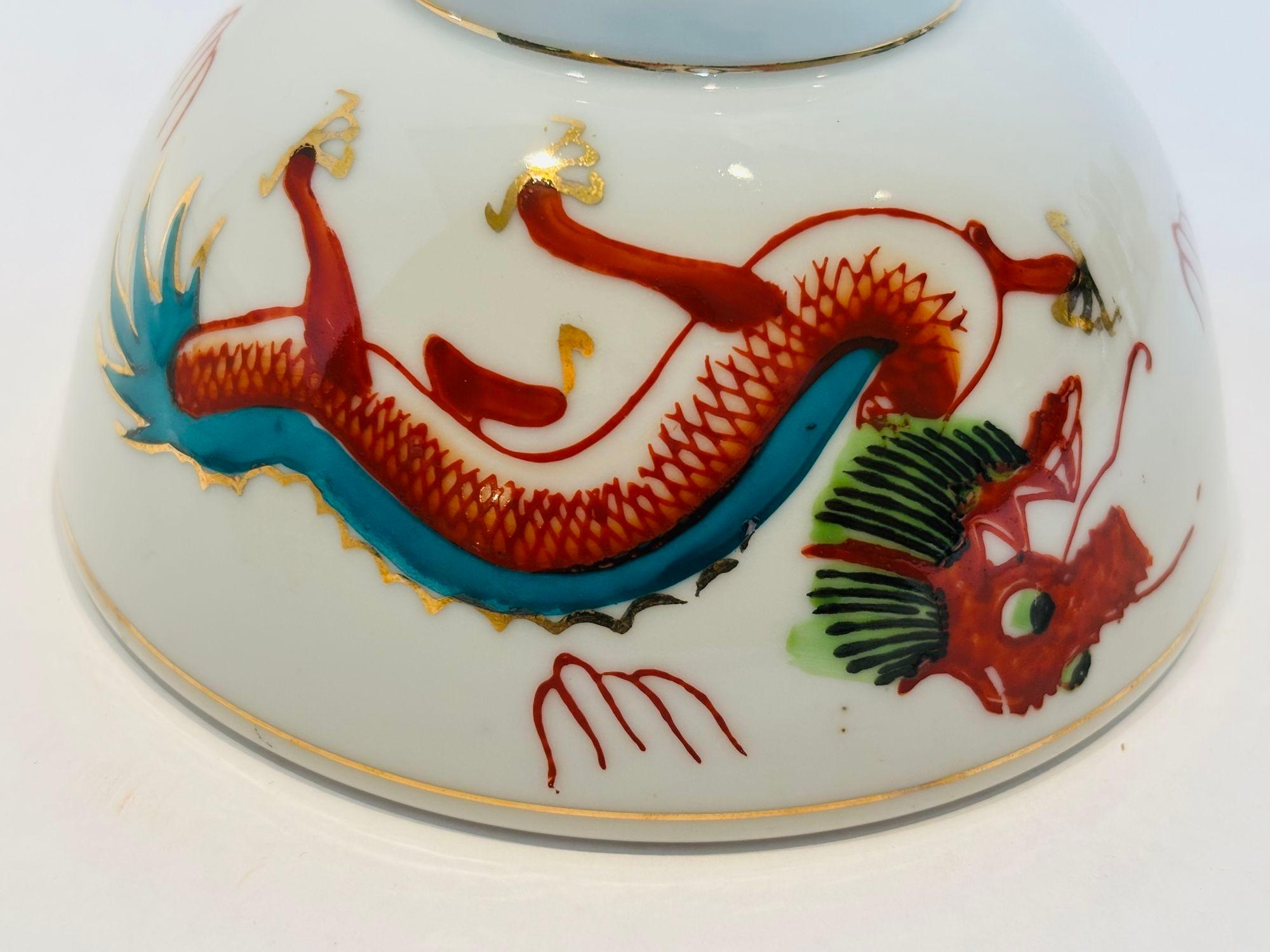 Bol Lucky Dragon, porcelaine chinoise peinte à la main en vente 3