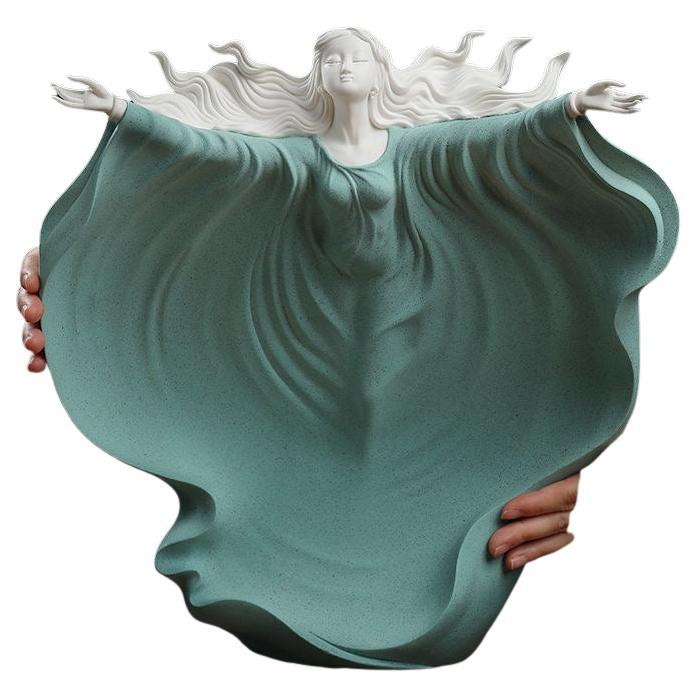 Sculpture en porcelaine chinoise d'époque avec une femme en train de s'embrasser en vente
