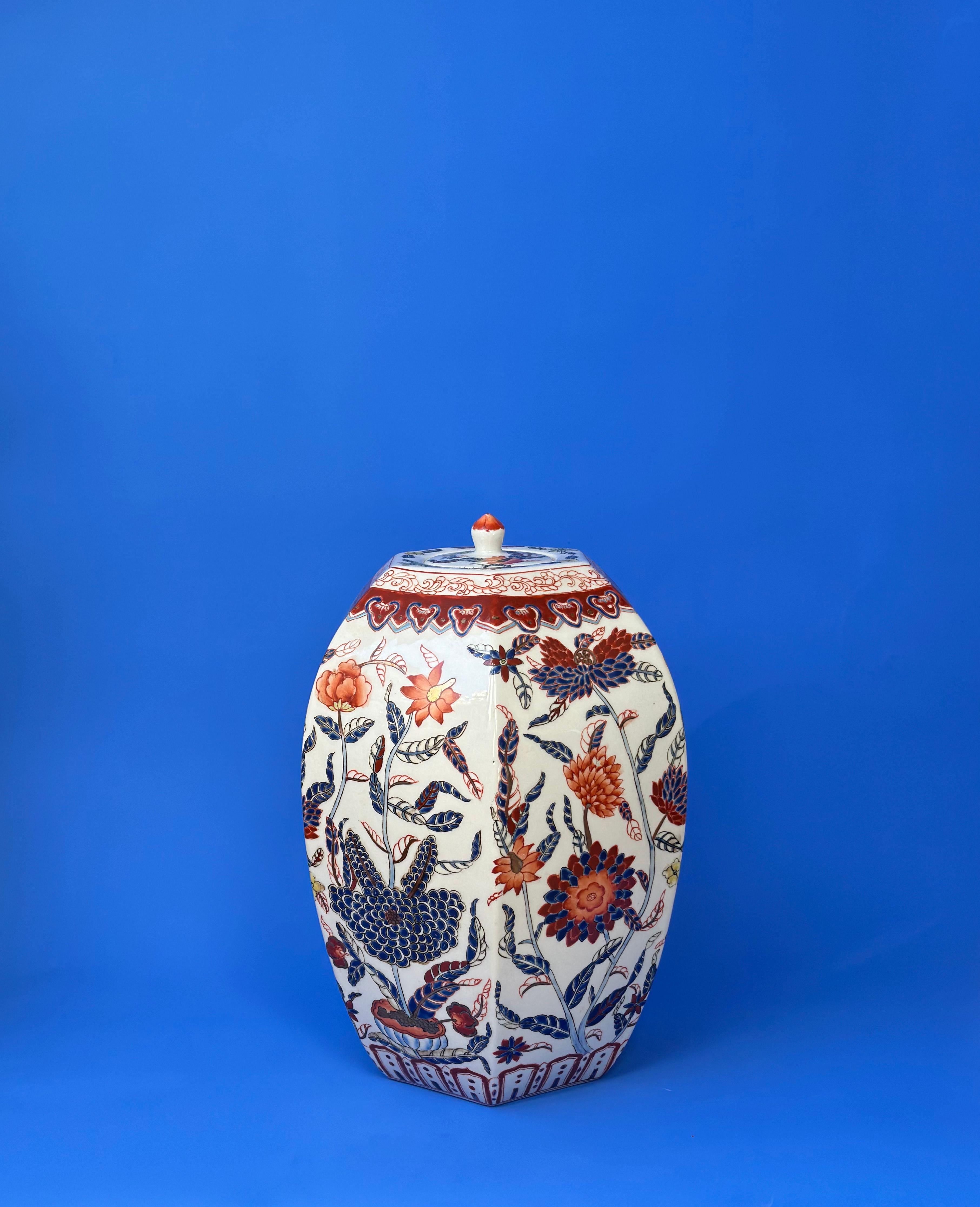 Chinese Export Vintage Chinese Porcelain Lidded Urn - Tongzhi - Red and Blue Floral Decoration 