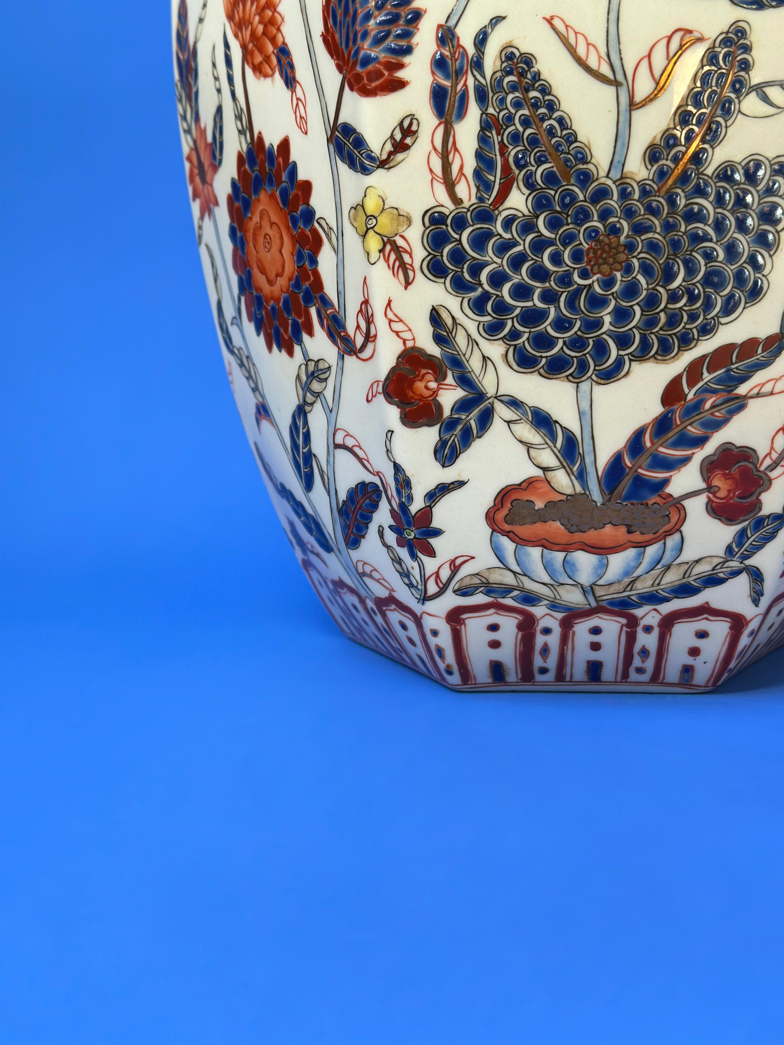 Late 20th Century Vintage Chinese Porcelain Lidded Urn - Tongzhi - Red and Blue Floral Decoration 