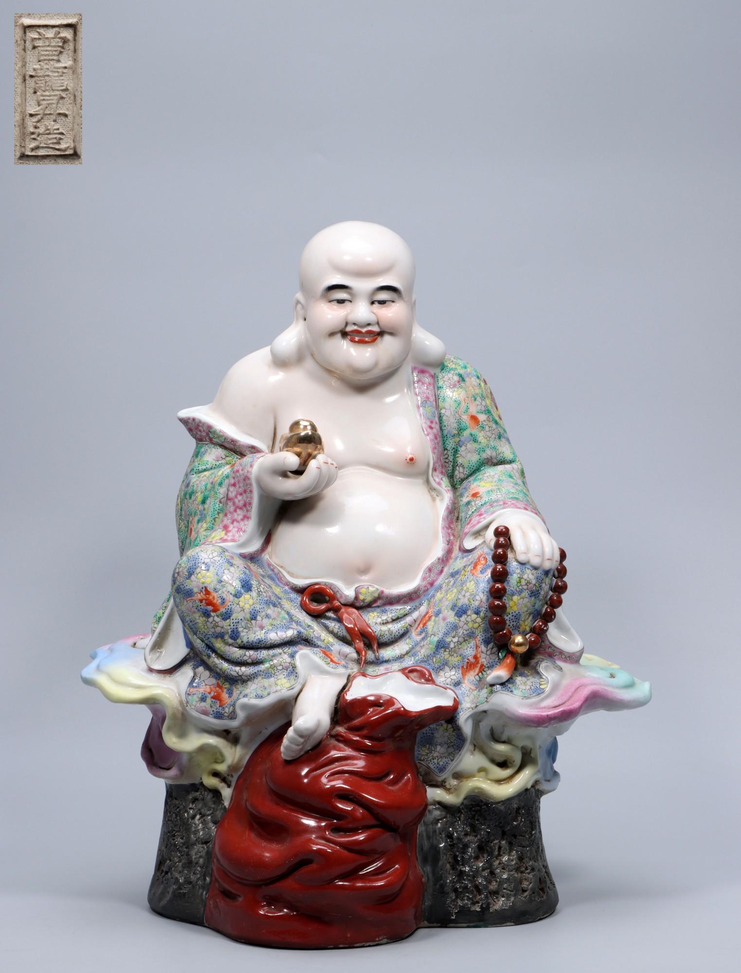 Statue de Bouddha souriant en porcelaine chinoise Maitreya signée Zeng Longsheng en vente 5