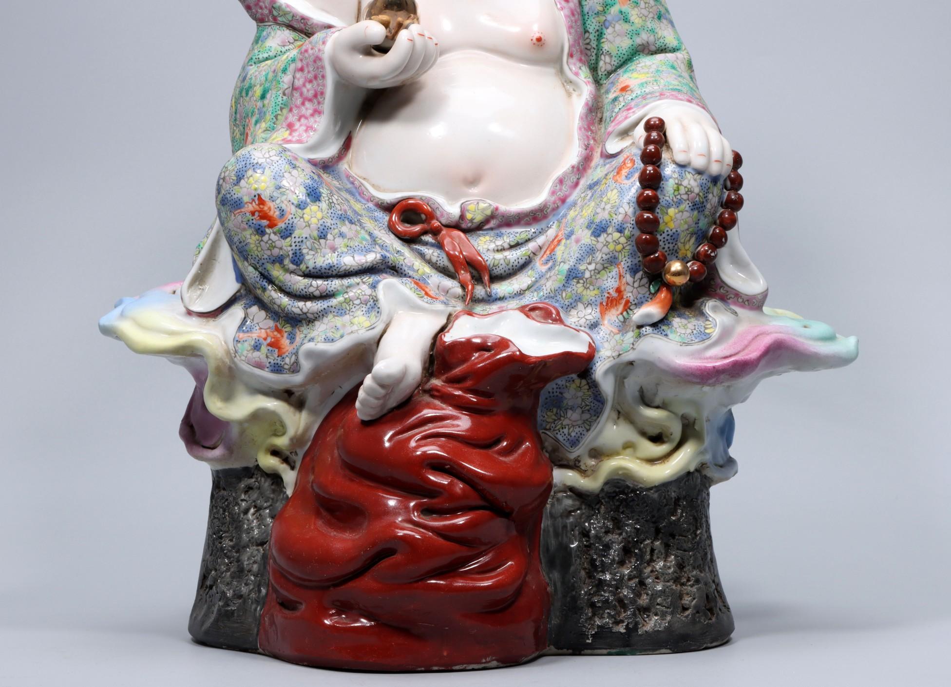 Statue de Bouddha souriant en porcelaine chinoise Maitreya signée Zeng Longsheng État moyen - En vente à 景德镇市, CN