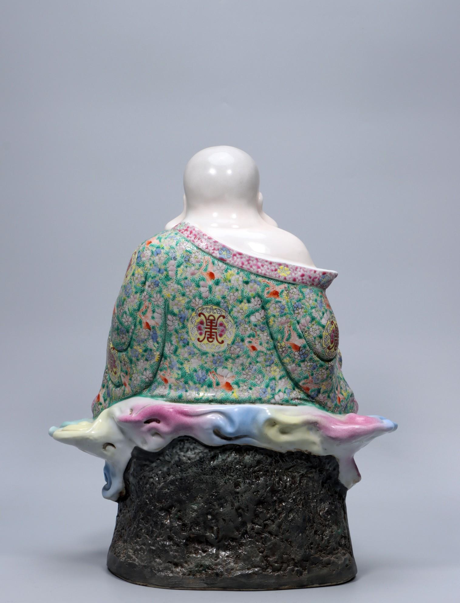 Porcelaine Statue de Bouddha souriant en porcelaine chinoise Maitreya signée Zeng Longsheng en vente