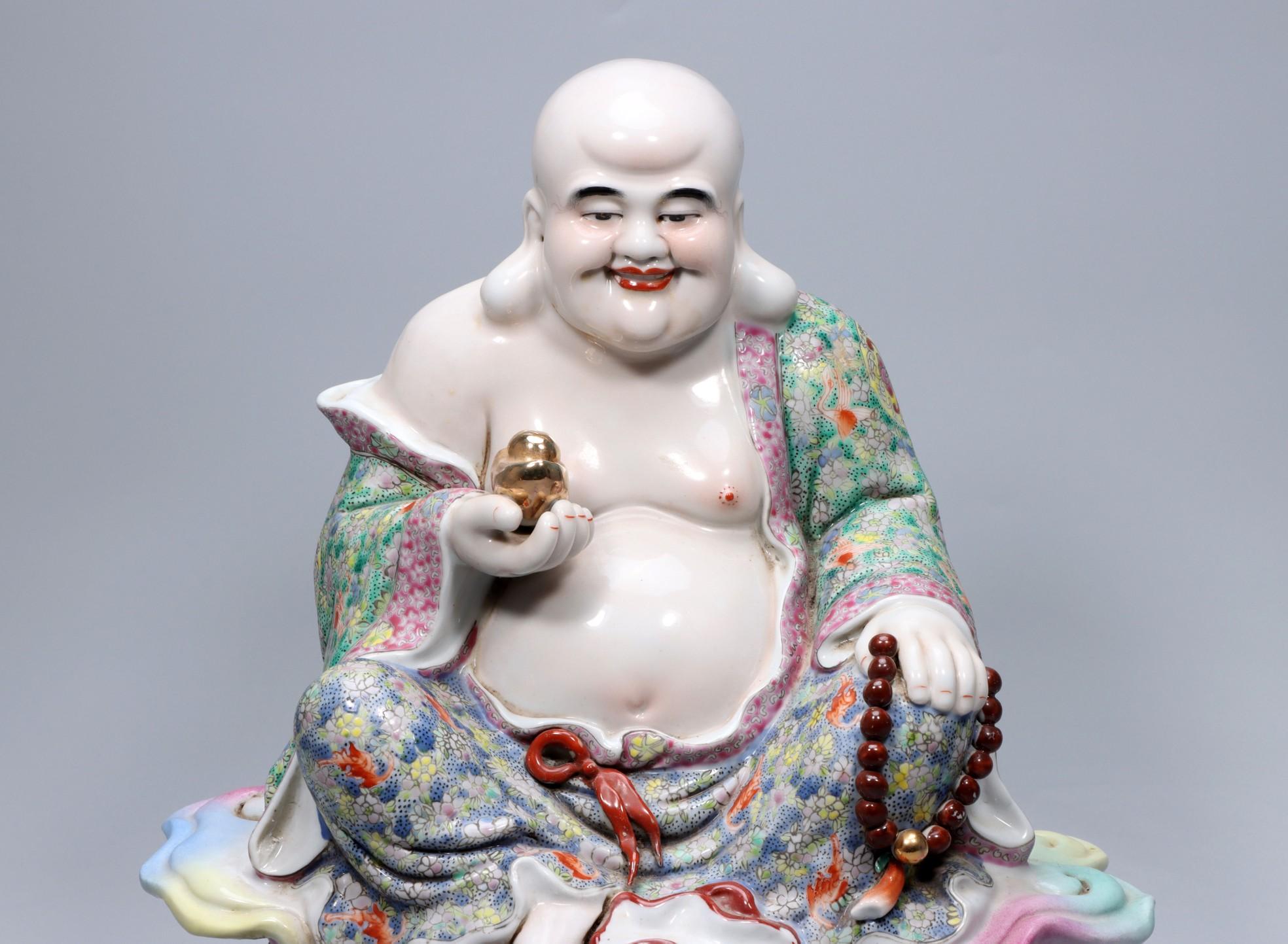 Statue de Bouddha souriant en porcelaine chinoise Maitreya signée Zeng Longsheng en vente 1