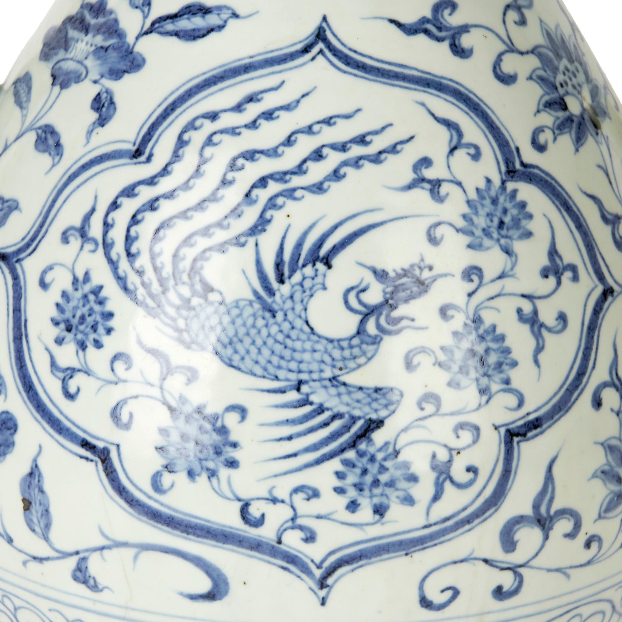 Vintage Chinese Porcelain Ewer, 20th Century In Good Condition In Bishop's Stortford, Hertfordshire
