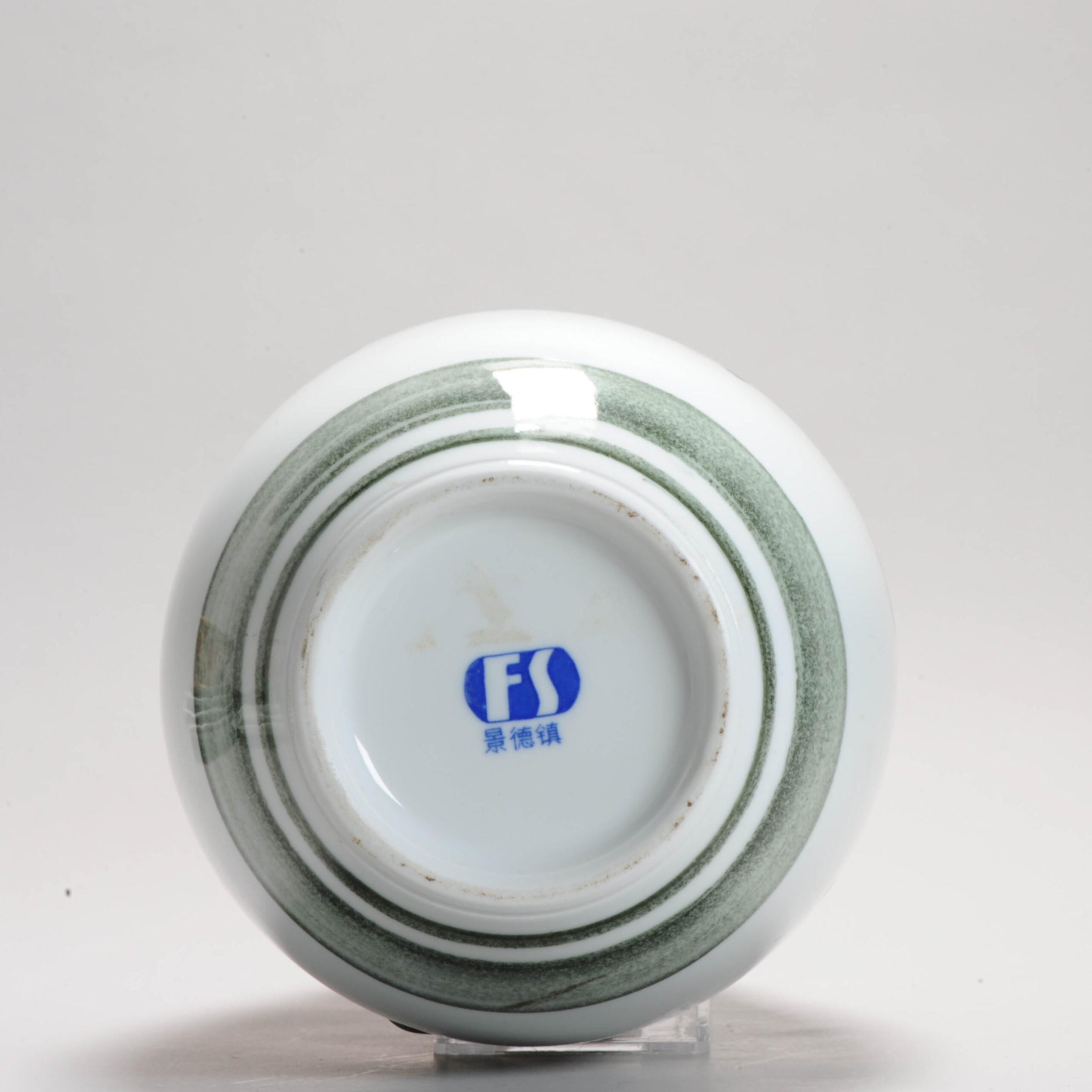 Grazioso vaso di porcellana cinese. Liling sottosmalto. Risalgono agli anni '80 o '90.

Informazioni aggiuntive:
Materiale: Porcellana e ceramica
Regione di origine: Cina
Tipo di decorazione / Colore: Policromo
Periodo: 20° secolo
Periodo della