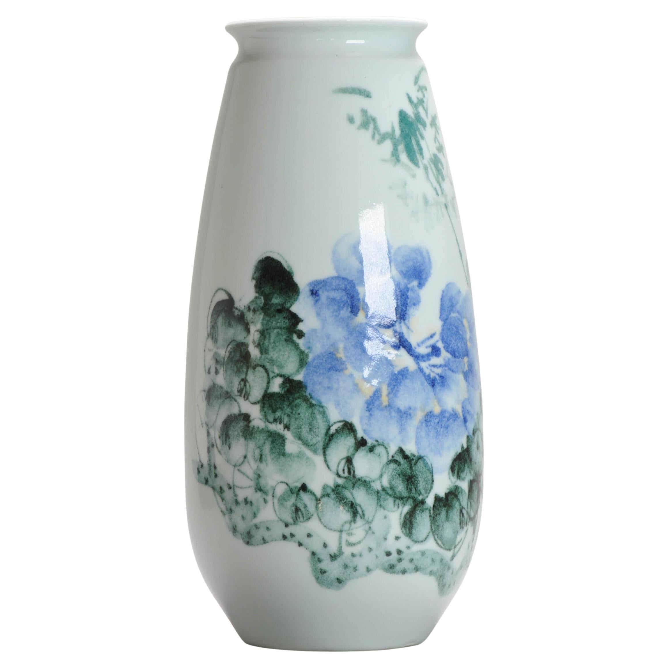 Vaso di porcellana cinese d'epoca PROC Liling Flower Bees Vase China Underglaze, 20th C.