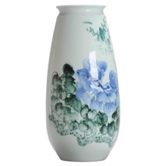 Vintage Chinese Porcelain PROC Liling Flower Bees Vase China Underglaze, 20th C.