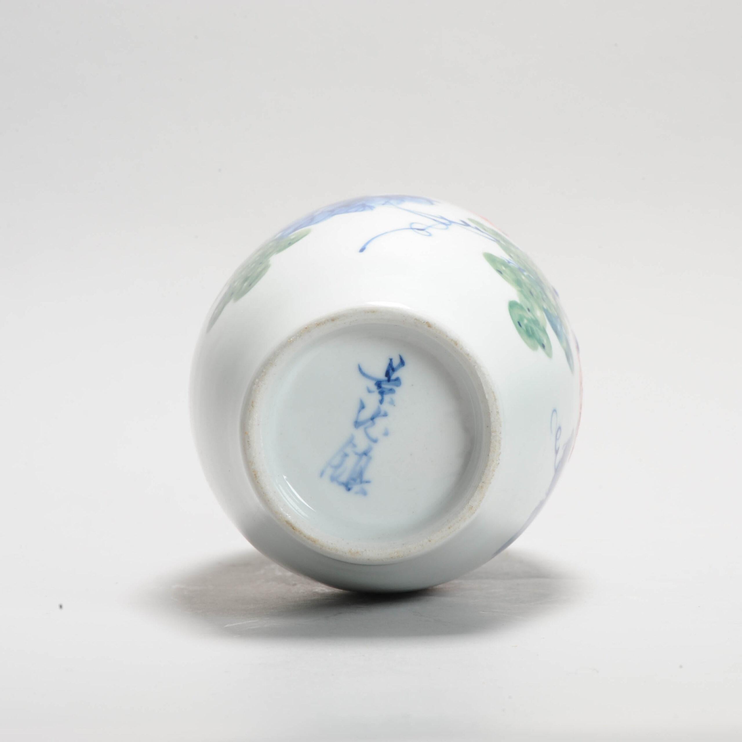 Grazioso vaso di porcellana cinese. Liling sottosmalto. Risale agli anni '80 o '90.

Base marcata.

Informazioni aggiuntive:
Materiale: Porcellana e ceramica
Regione di origine: Cina
Tipo di decorazione / Colore: Policromo
Periodo: 20°